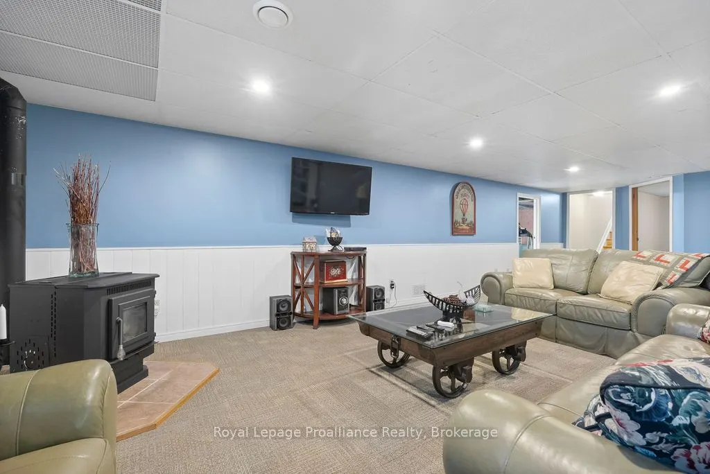 288 Edward Street W