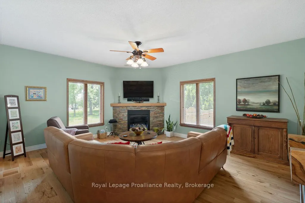288 Edward Street W