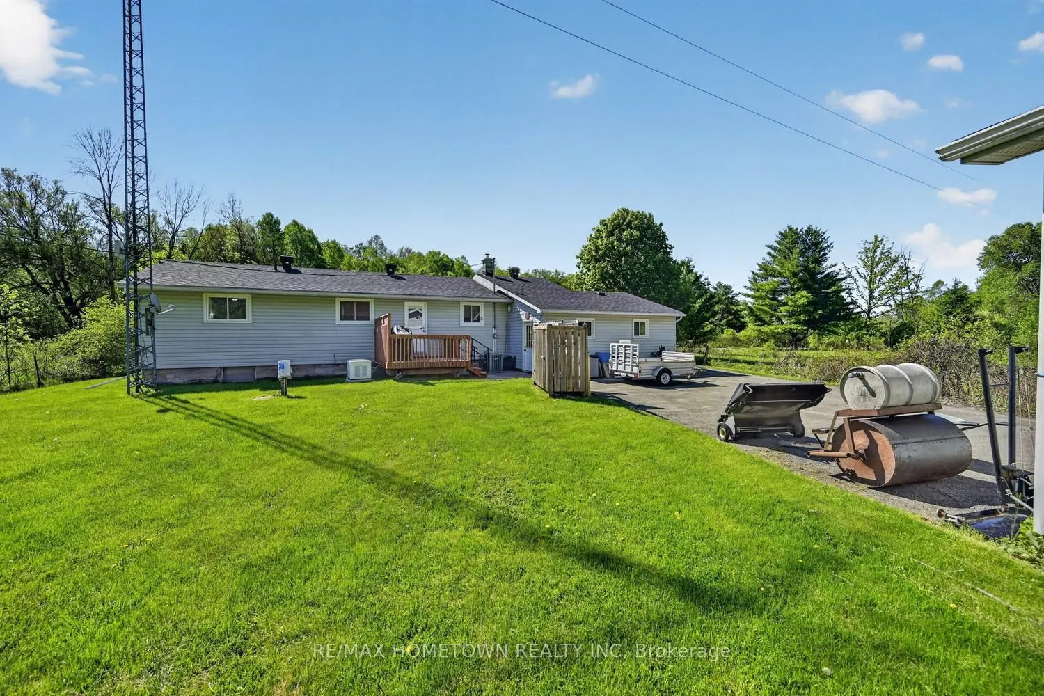 1404 Hallecks Road E