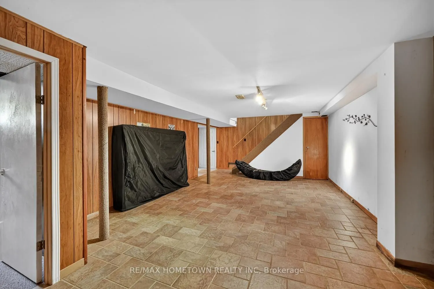 1404 Hallecks Road E