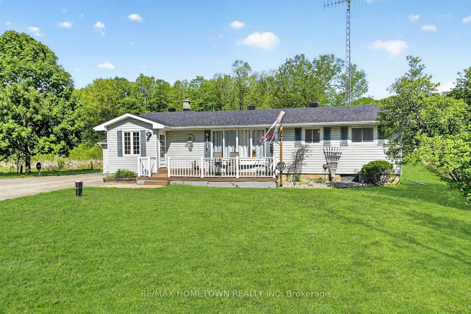 1404 Hallecks Road E