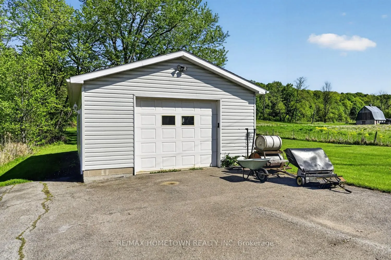 1404 Hallecks Road E