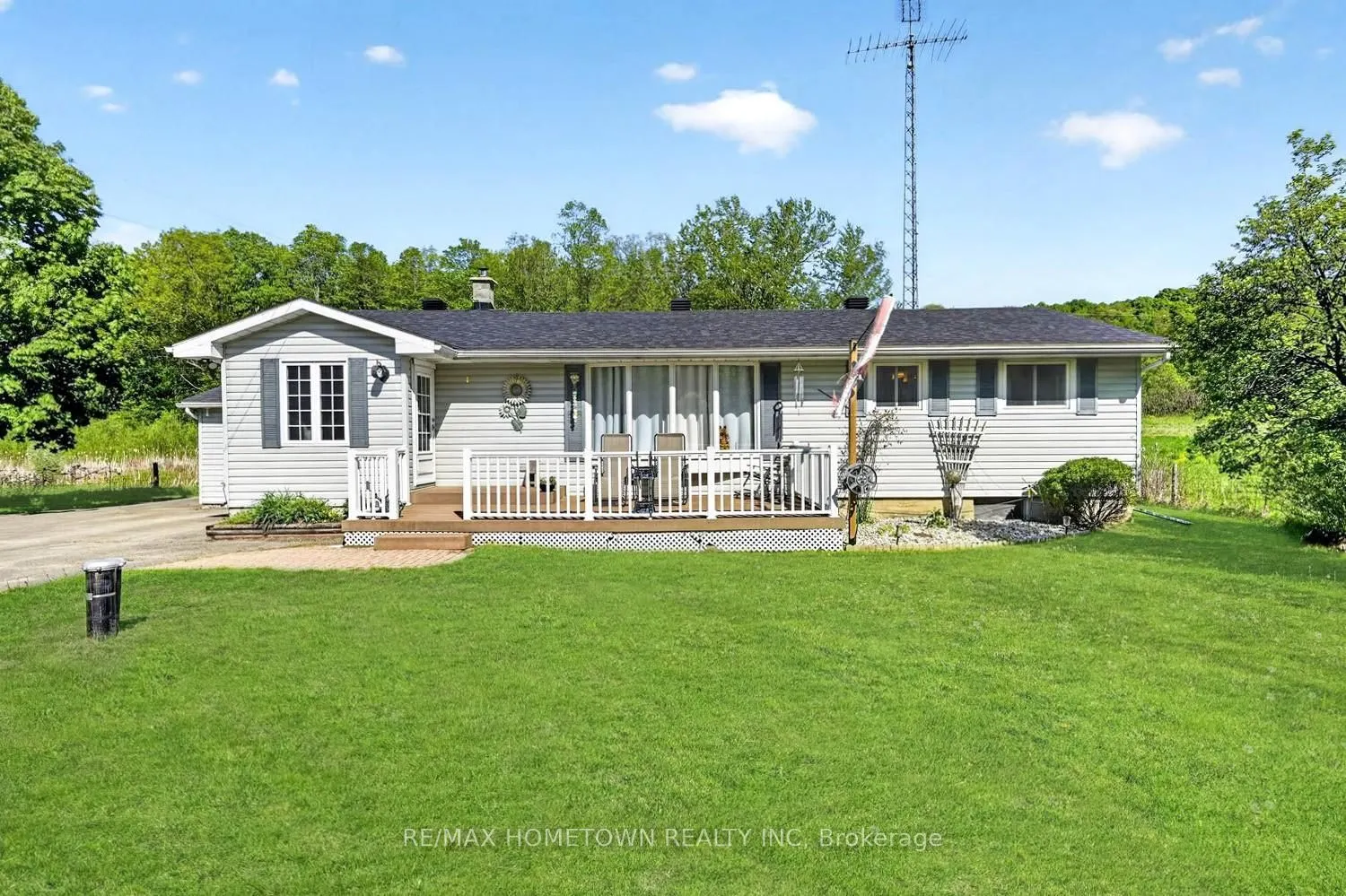 1404 Hallecks Road E