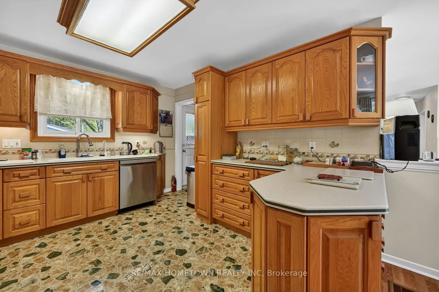 1404 Hallecks Road E