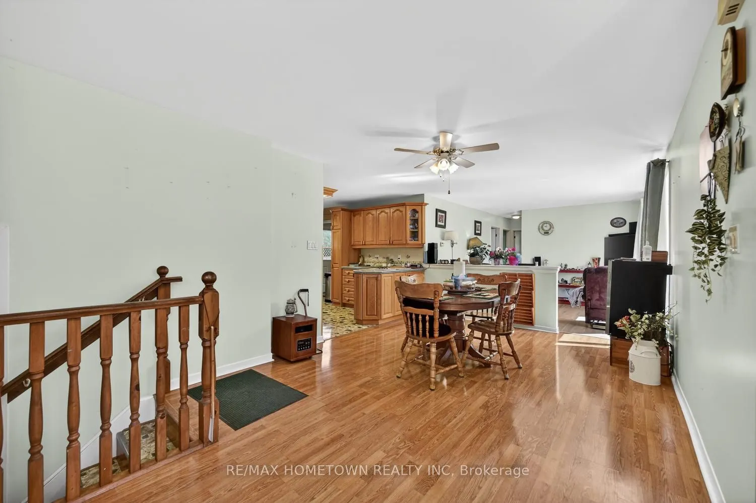 1404 Hallecks Road E