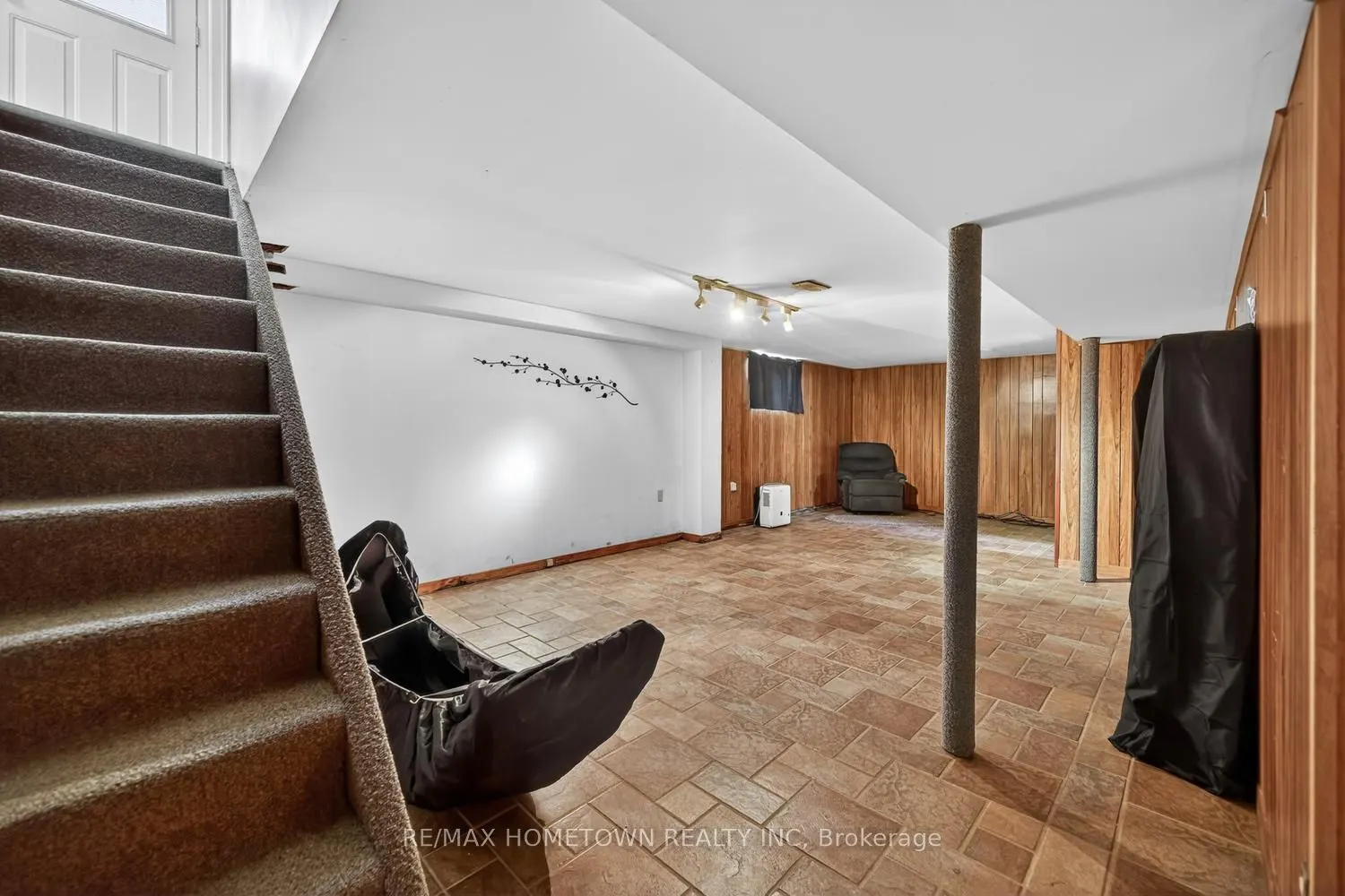 1404 Hallecks Road E