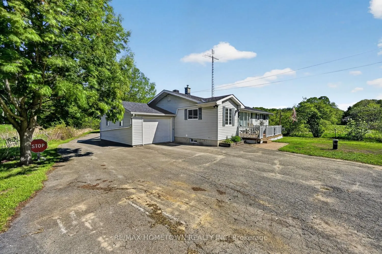 1404 Hallecks Road E