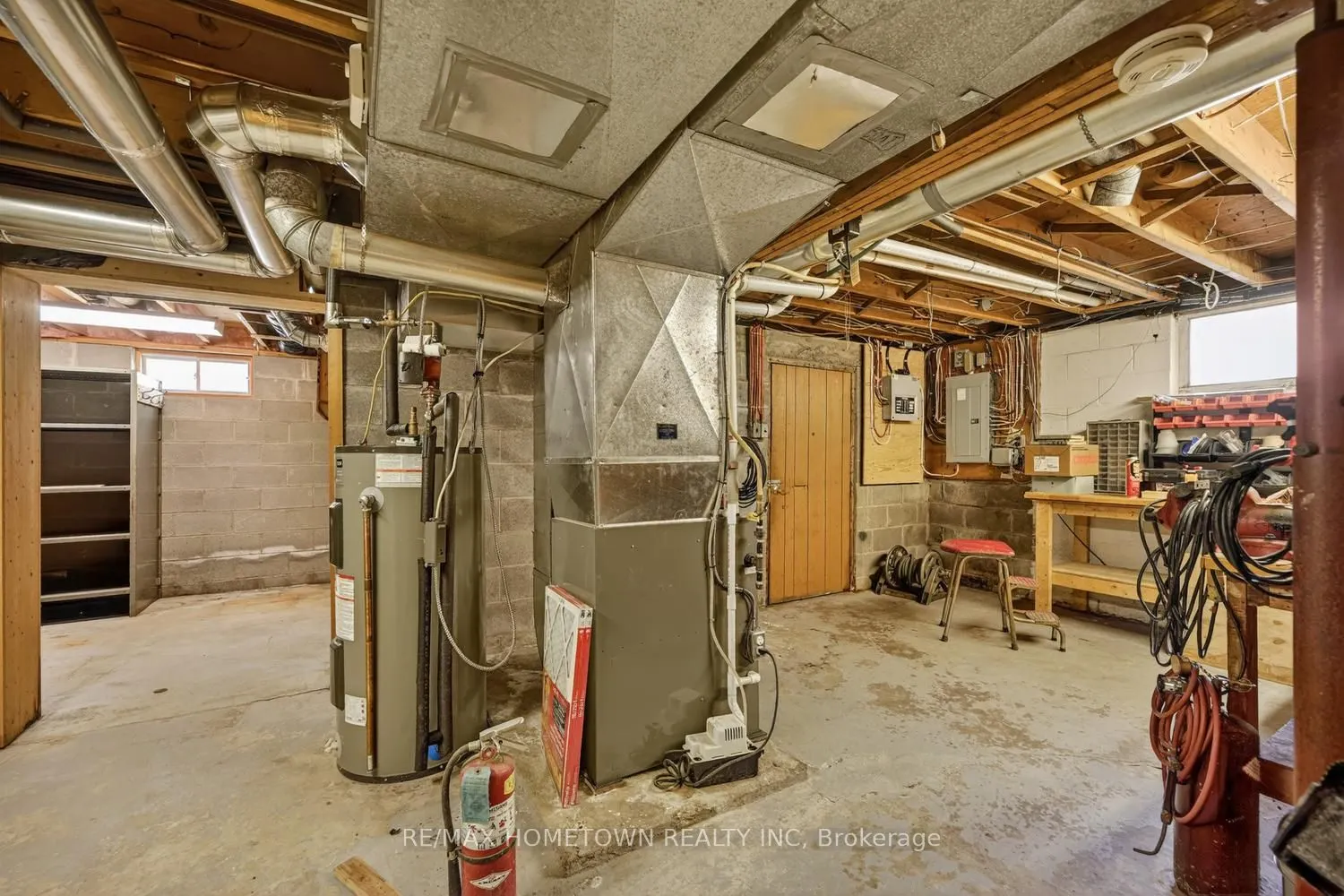 1404 Hallecks Road E