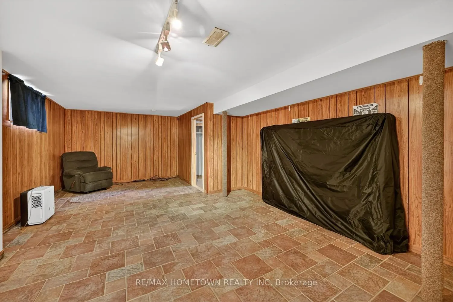 1404 Hallecks Road E