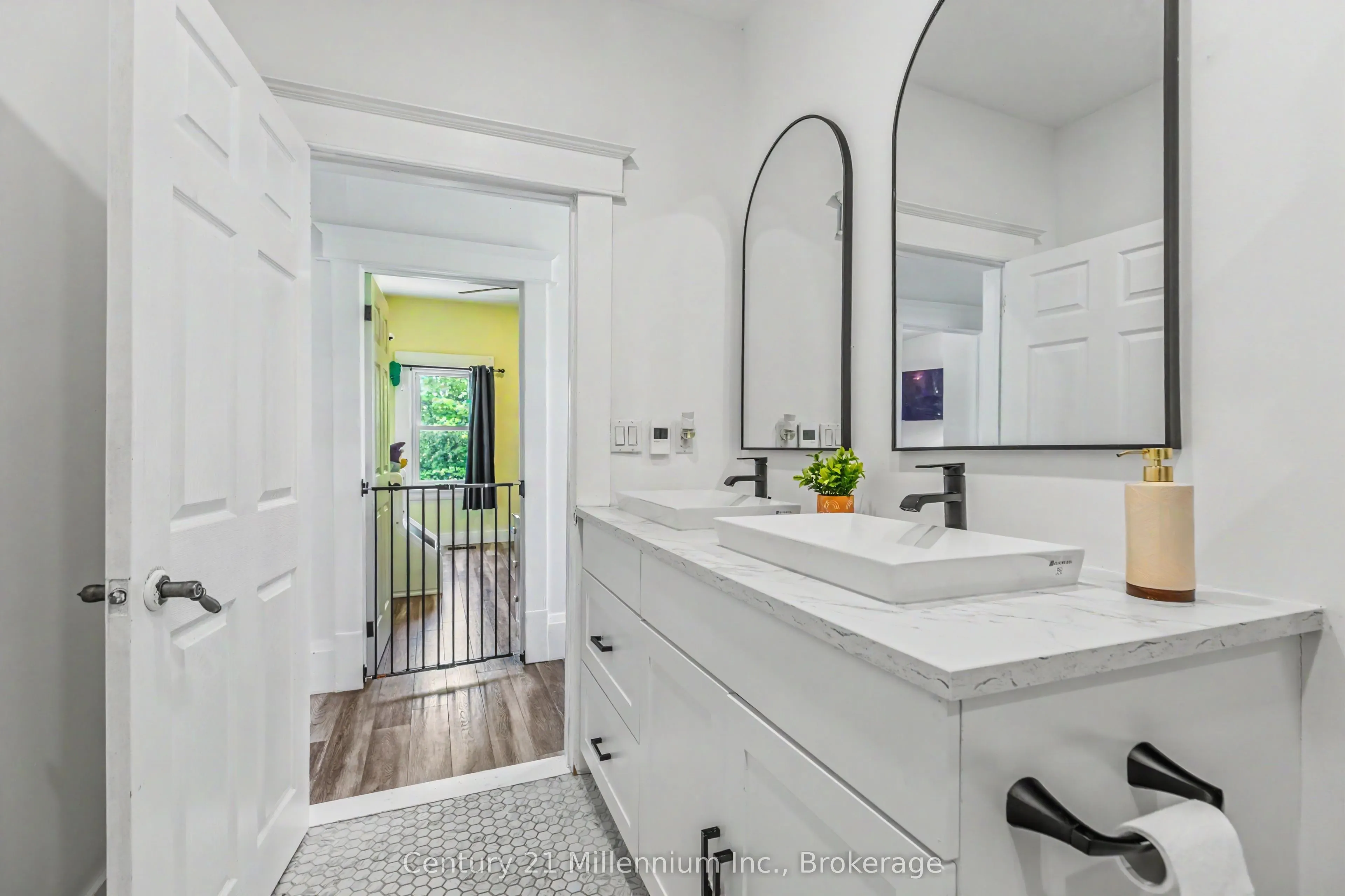 680193 Chatsworth Road 24