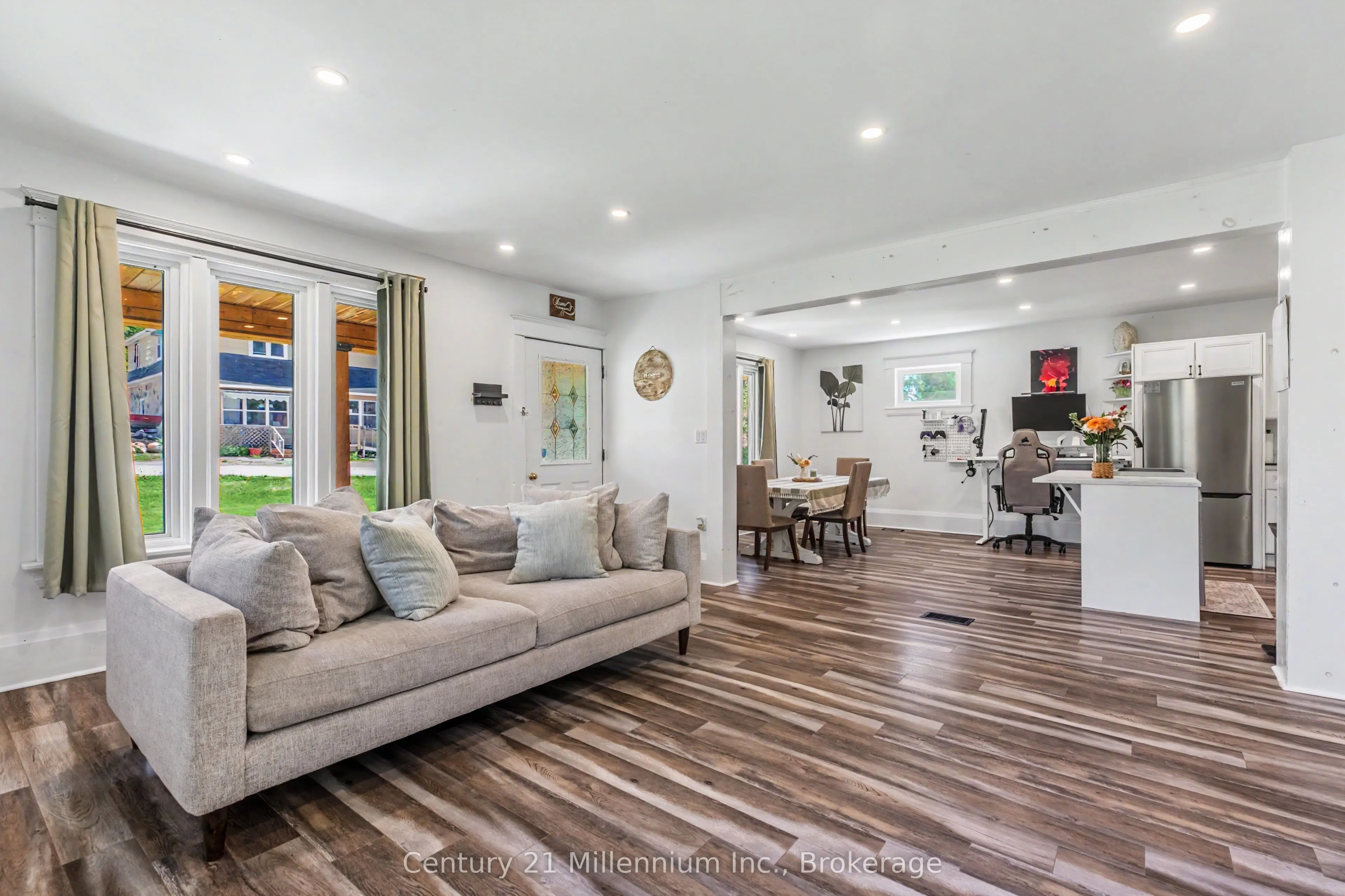 680193 Chatsworth Road 24