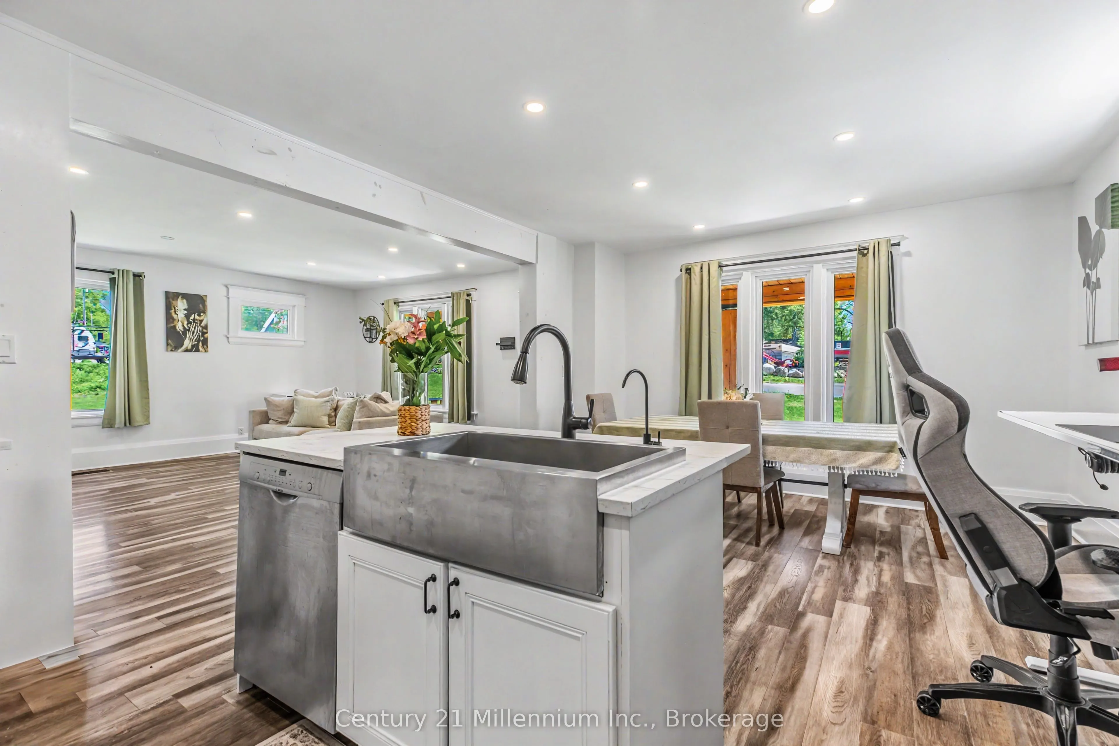 680193 Chatsworth Road 24