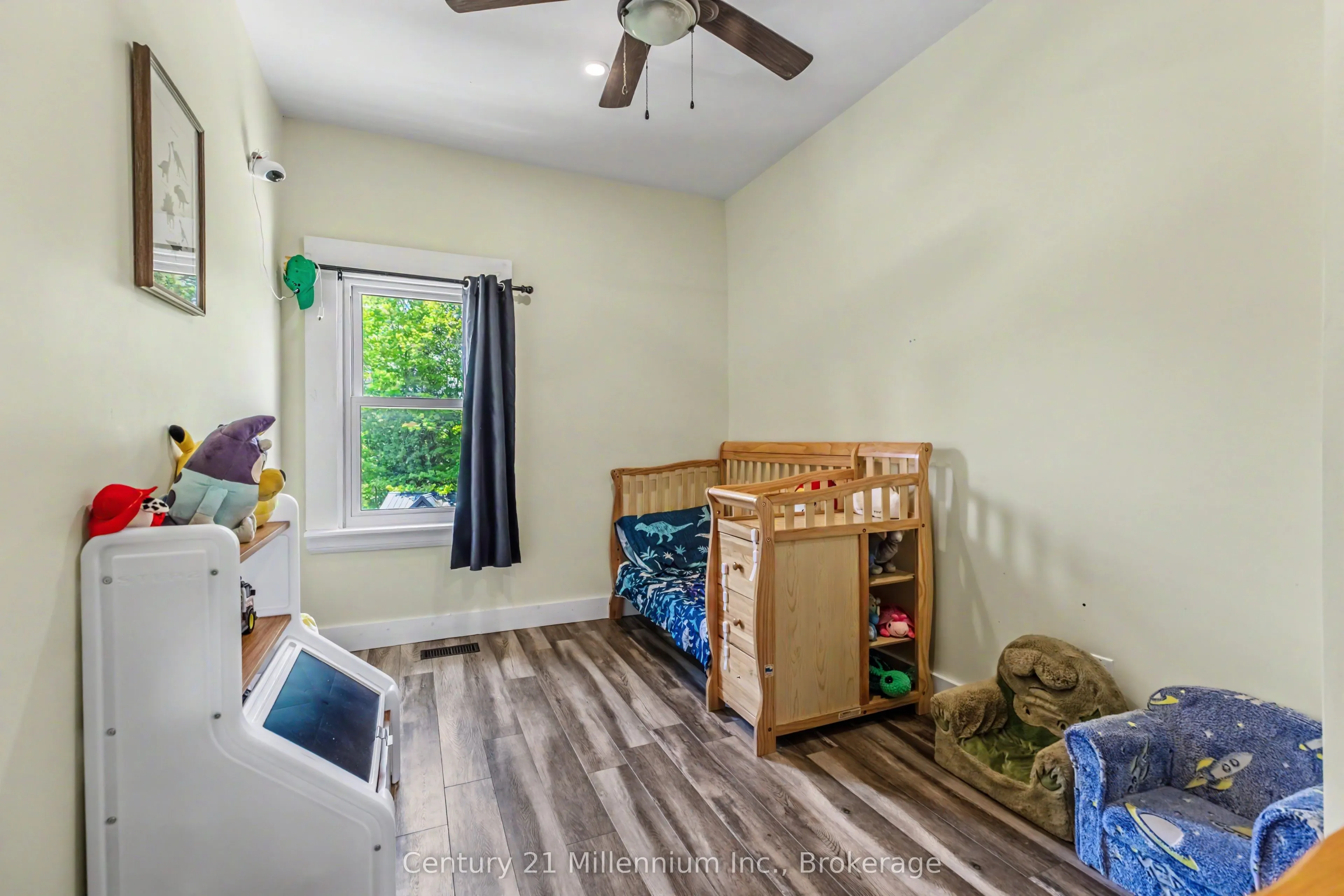 680193 Chatsworth Road 24