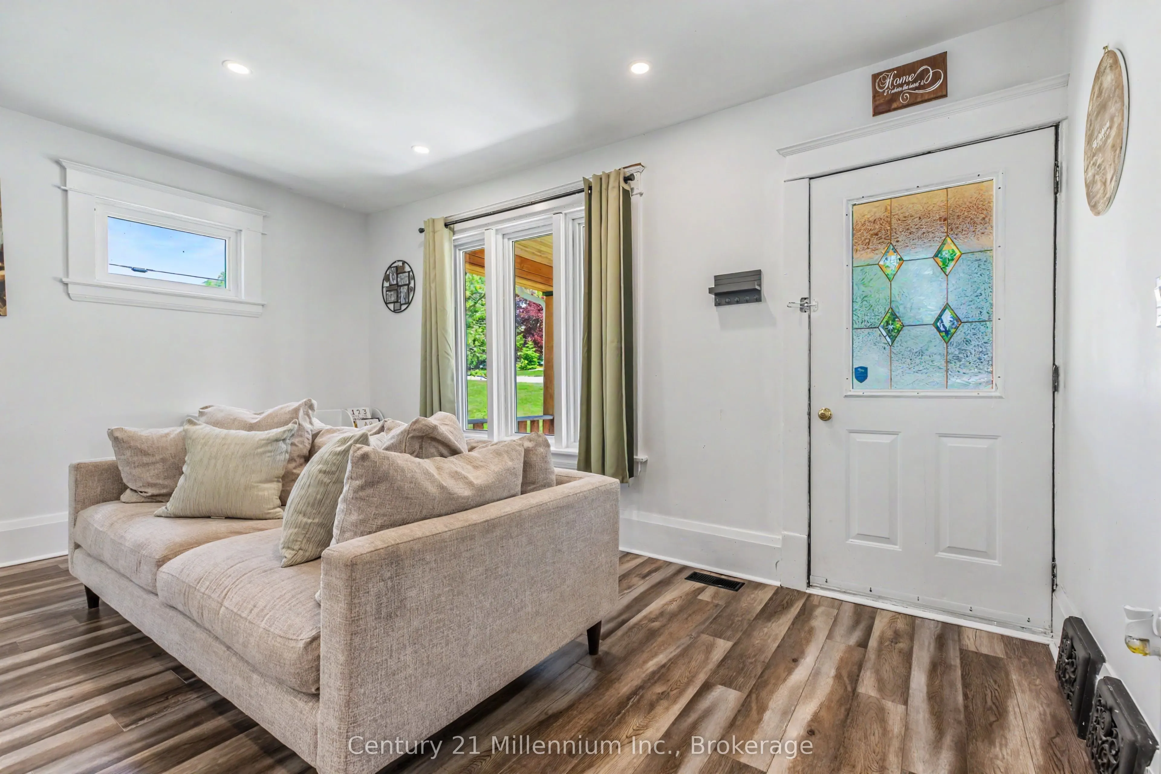 680193 Chatsworth Road 24