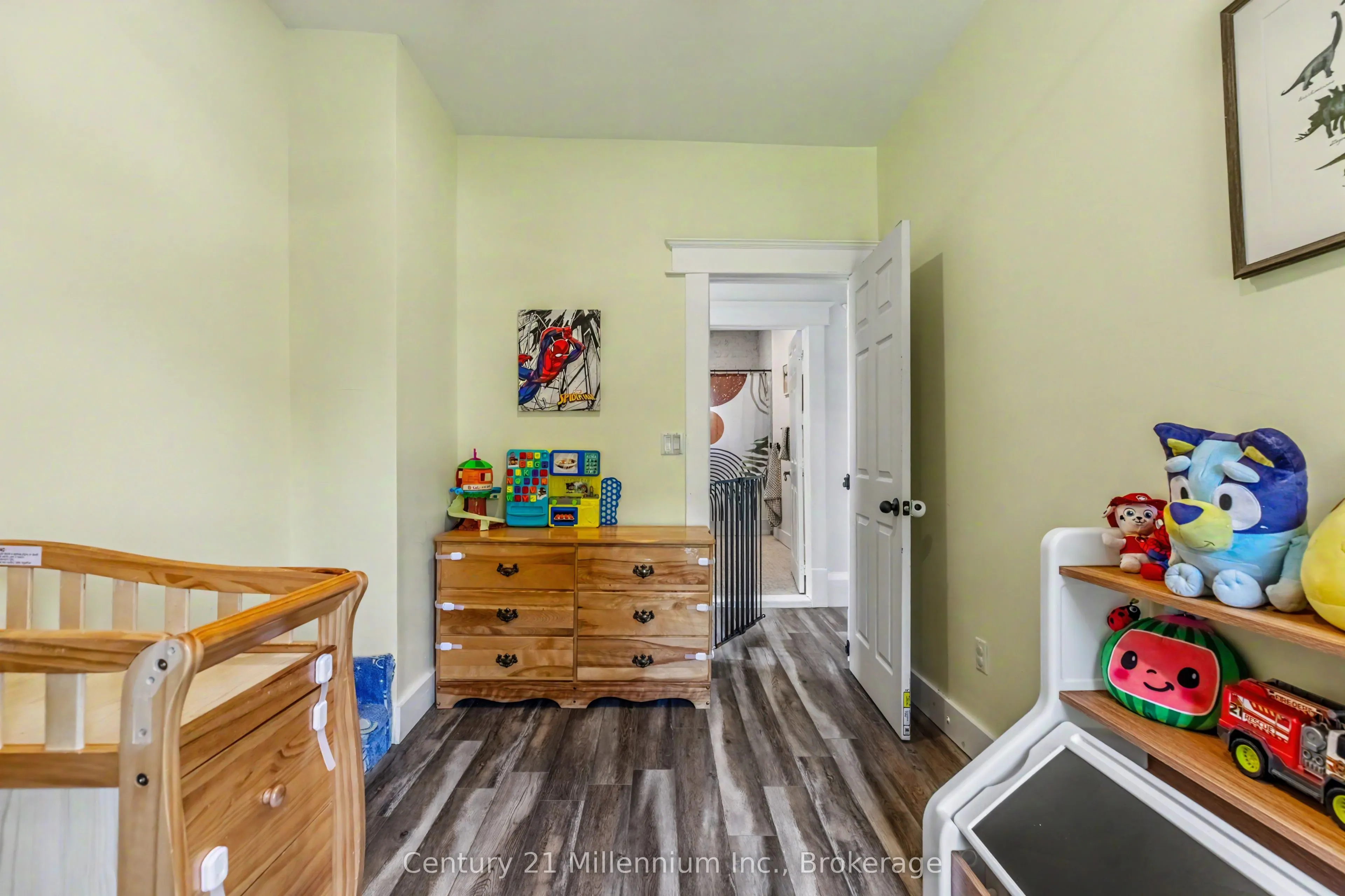 680193 Chatsworth Road 24