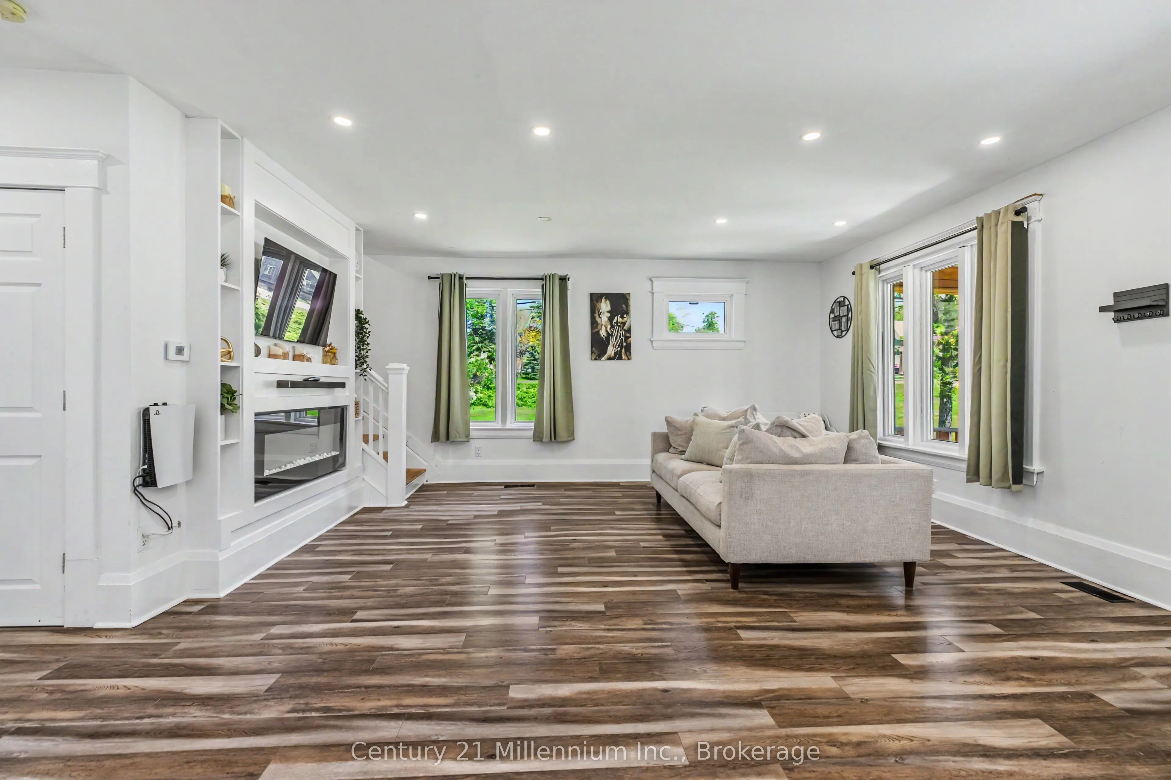 680193 Chatsworth Road 24