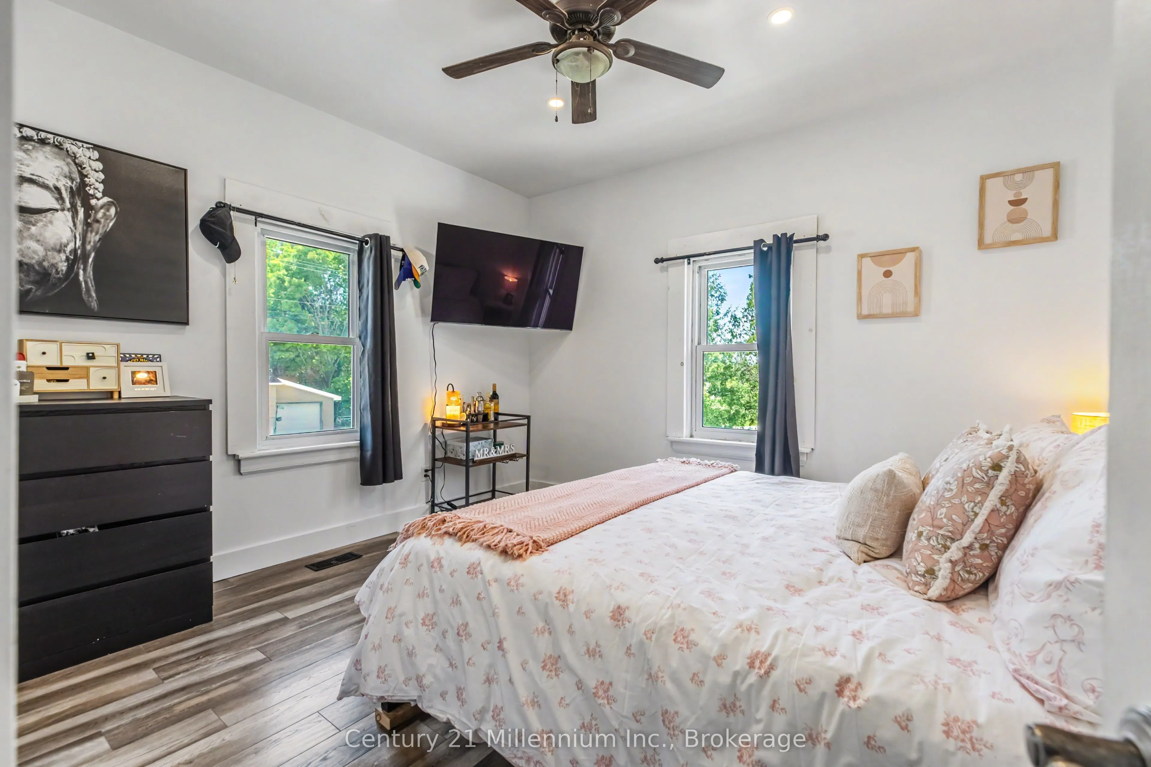 680193 Chatsworth Road 24