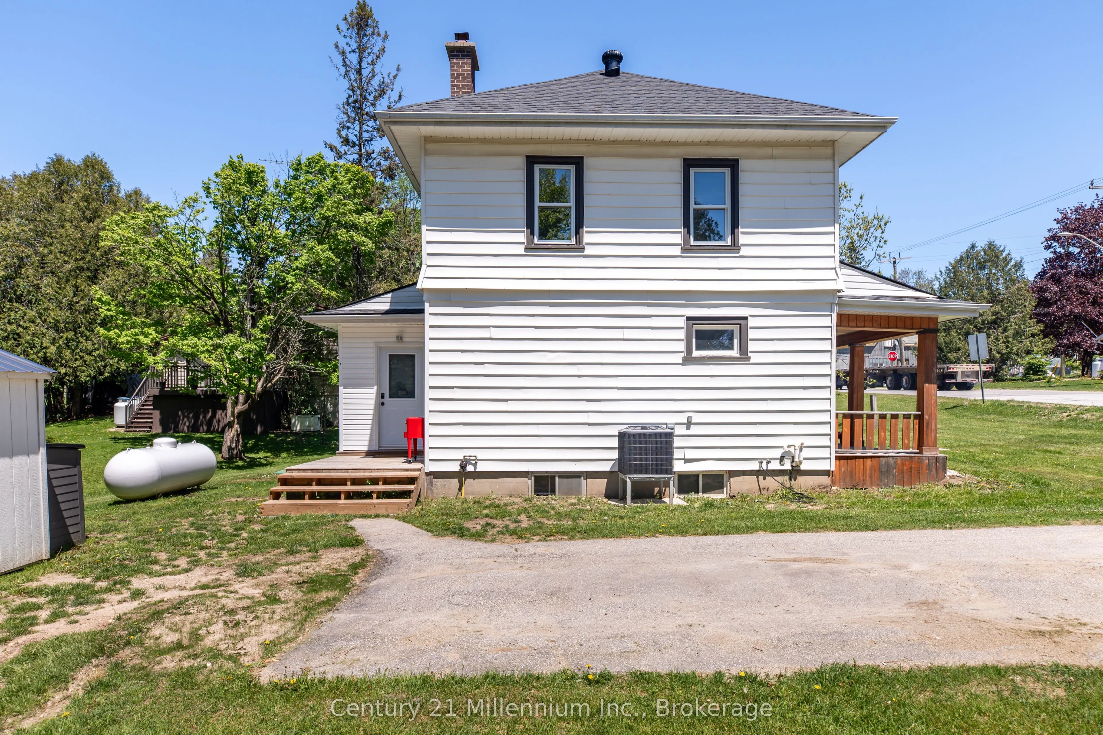 680193 Chatsworth Road 24