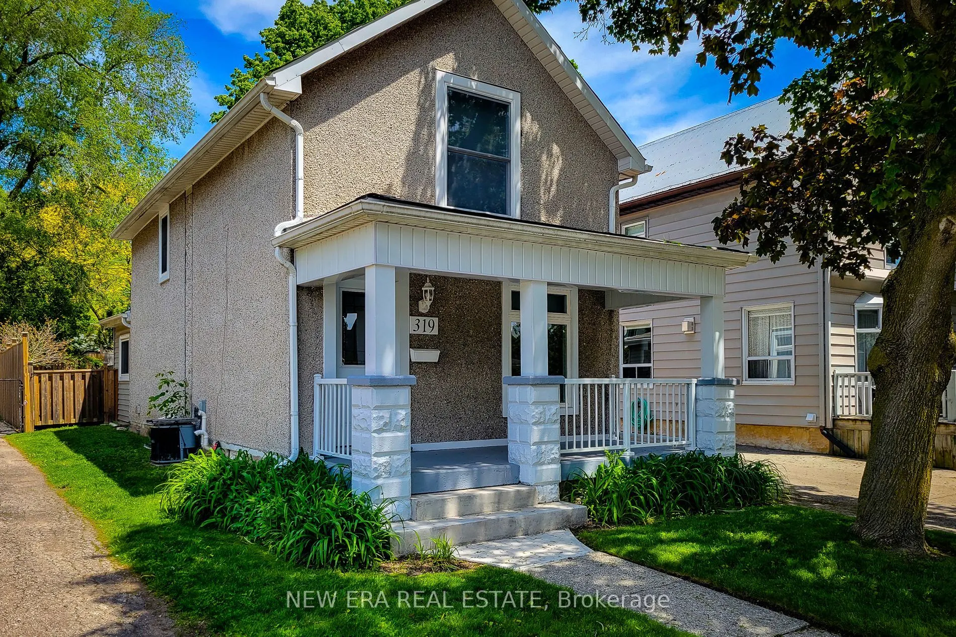 319 King Street W