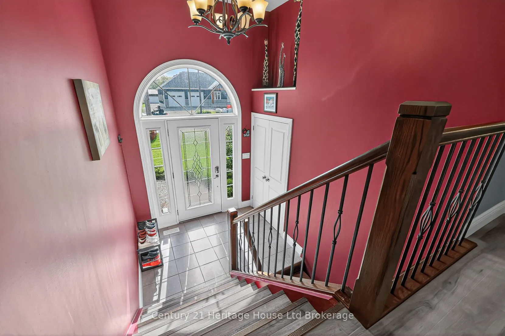 9 West Street N