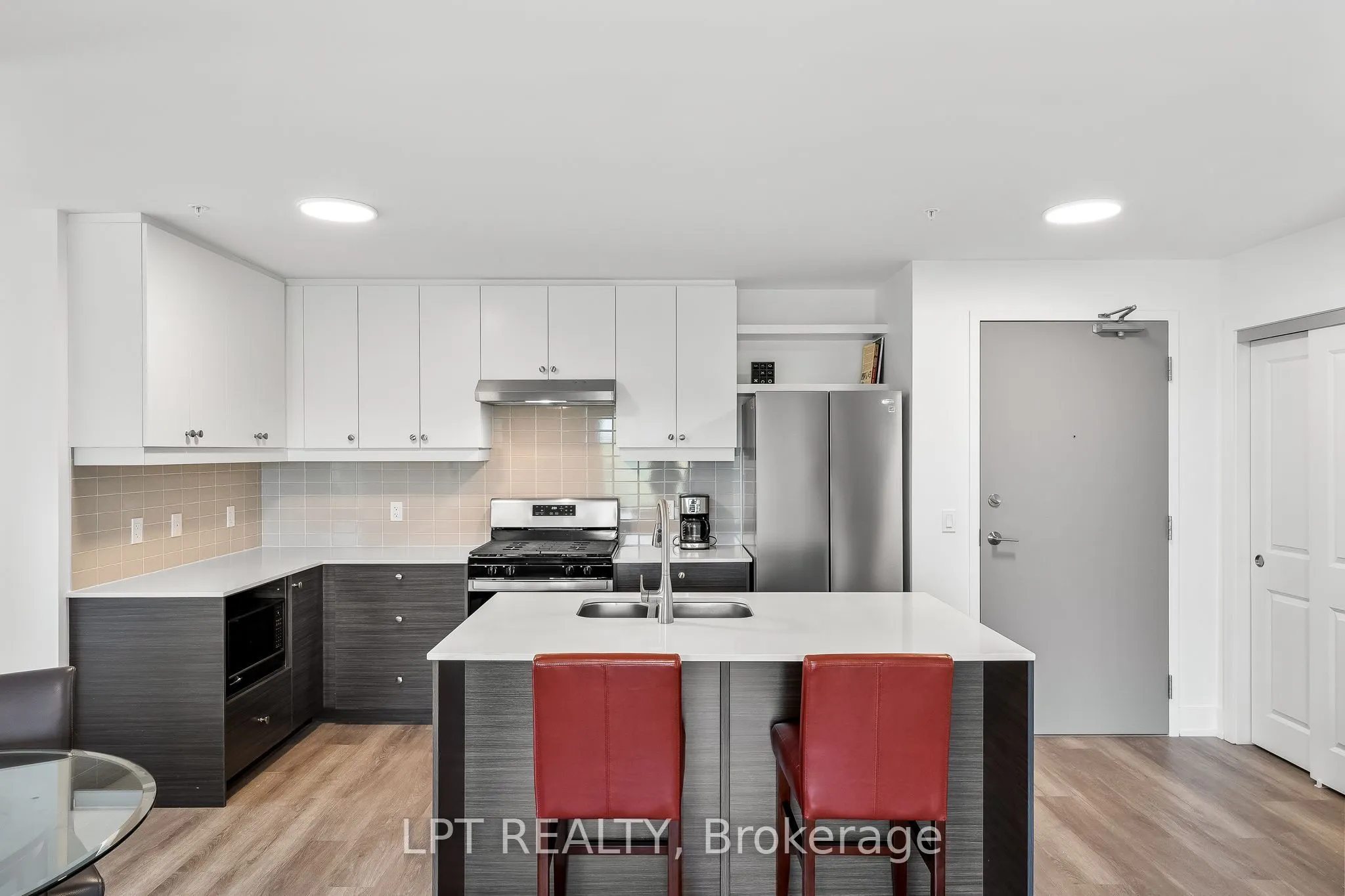 19B West Street N #402
