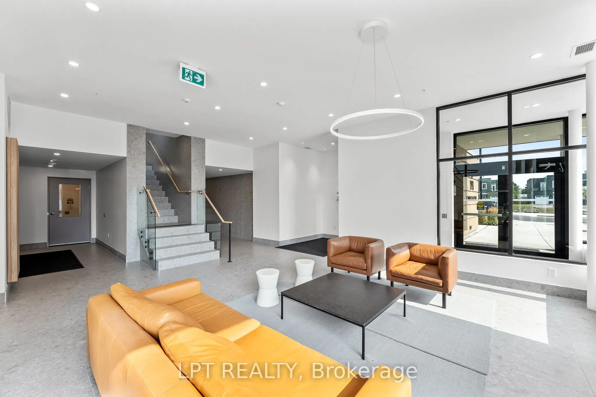 19B West Street N #402