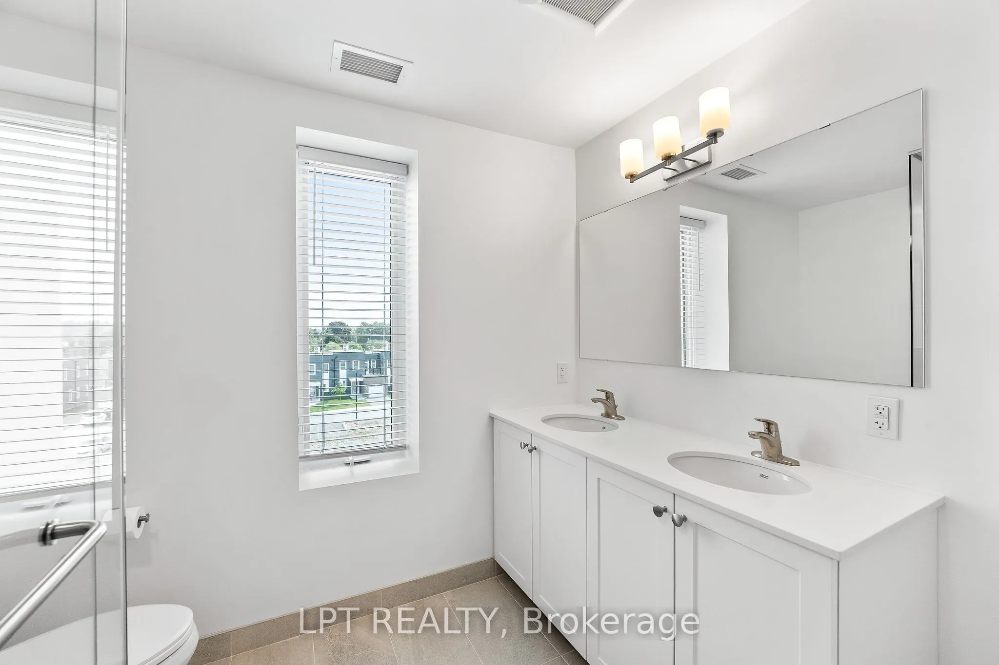 19B West Street N #402