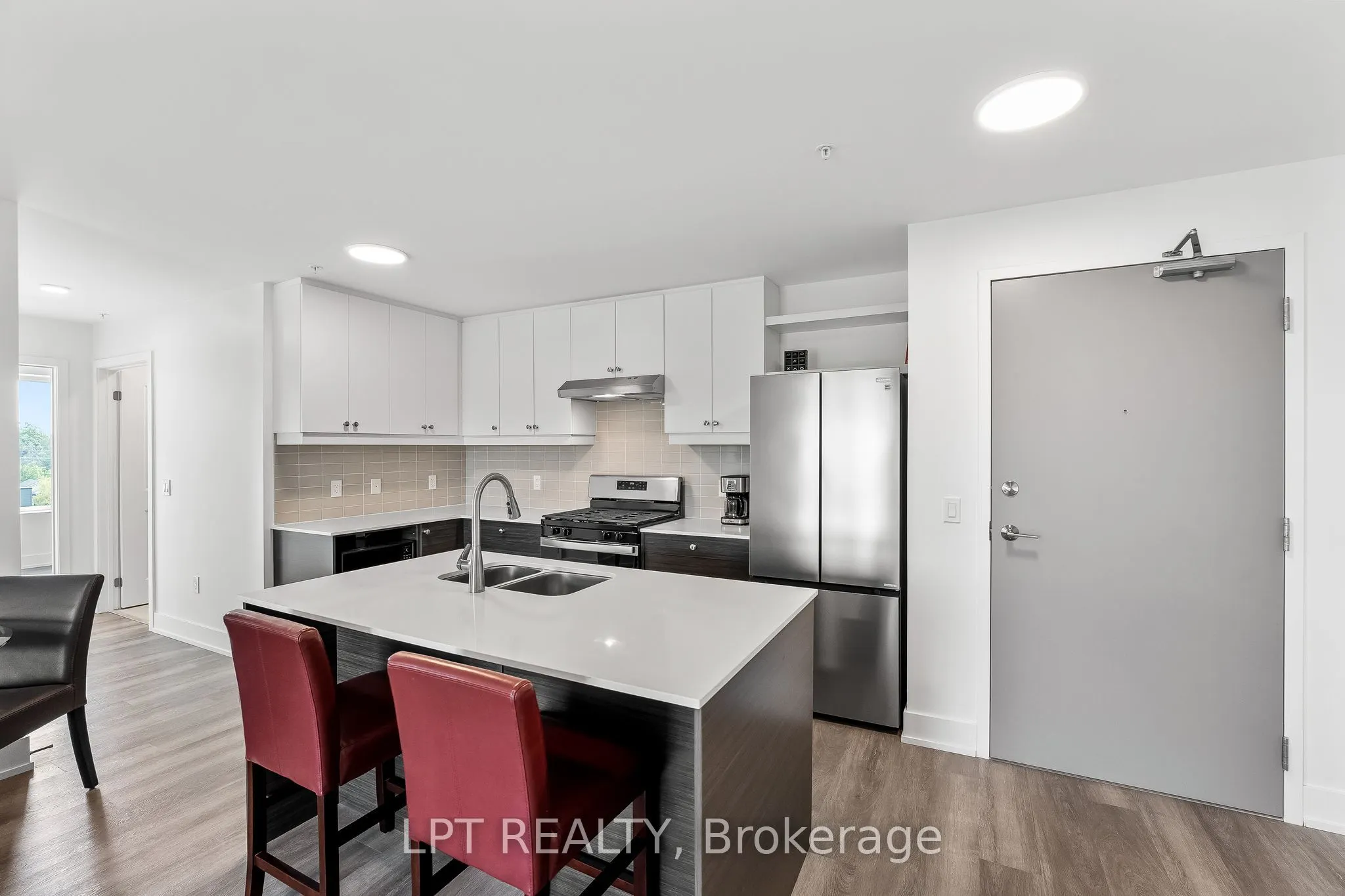 19B West Street N #402