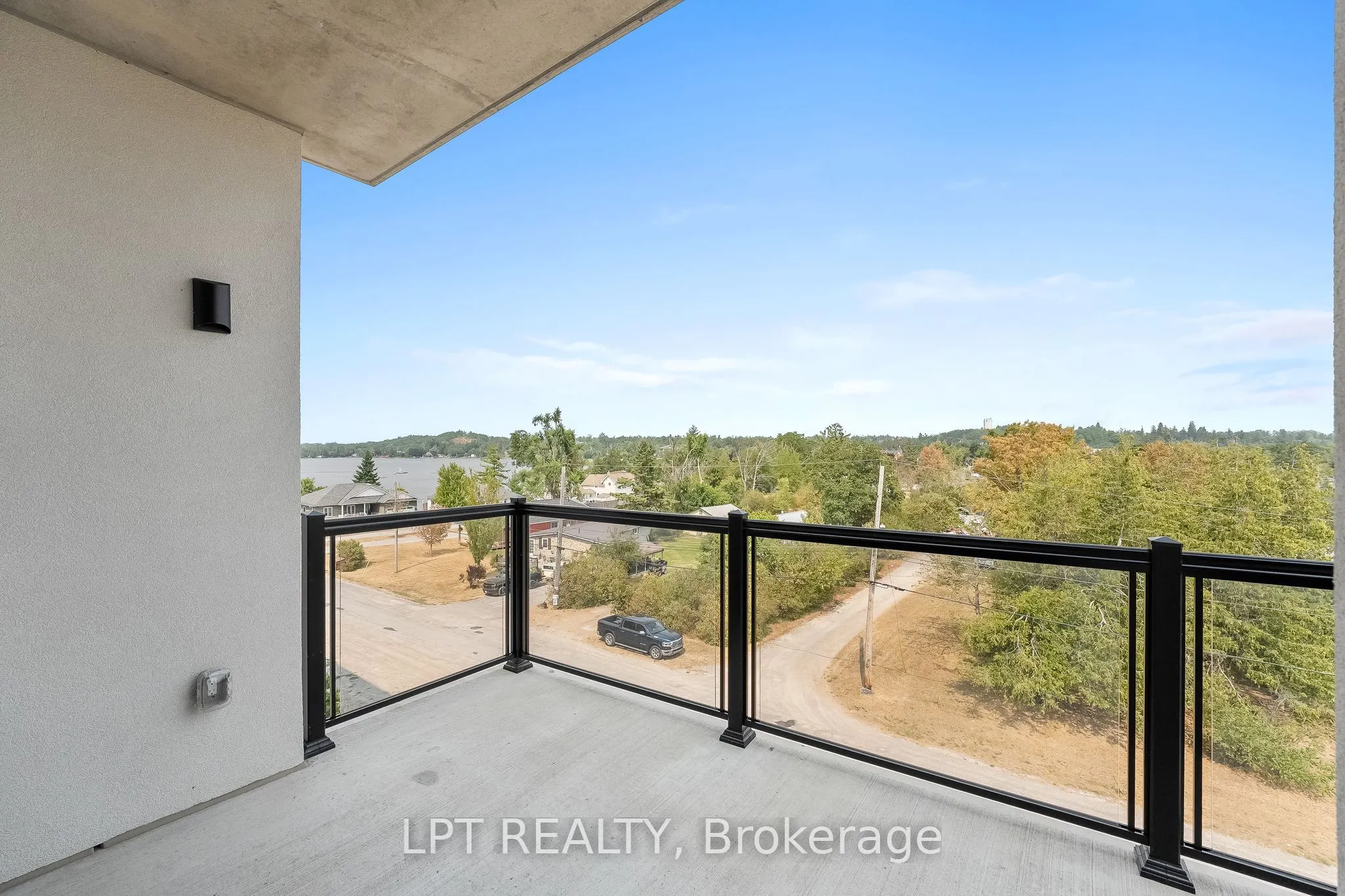 19B West Street N #402