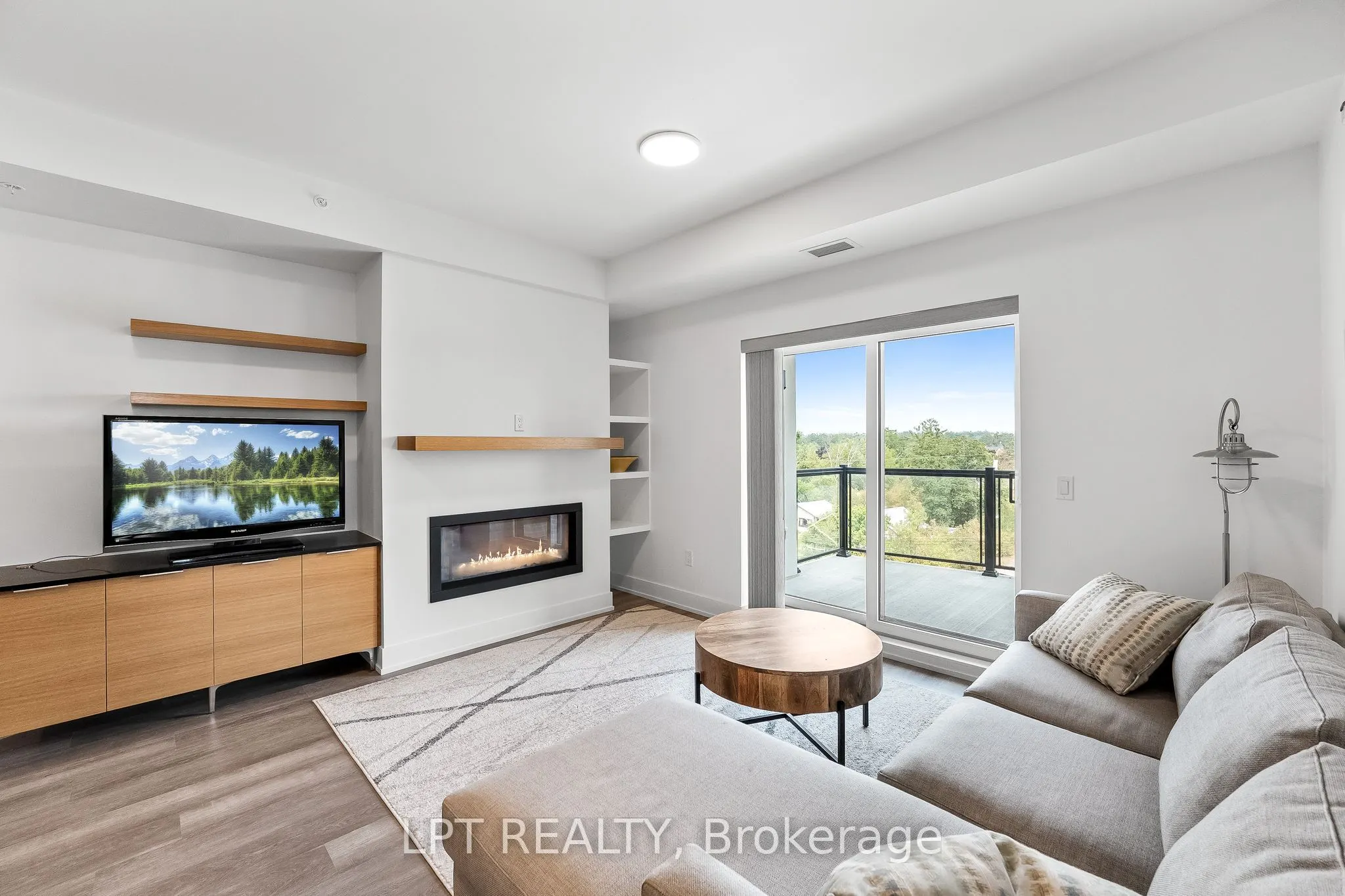 19B West Street N #402