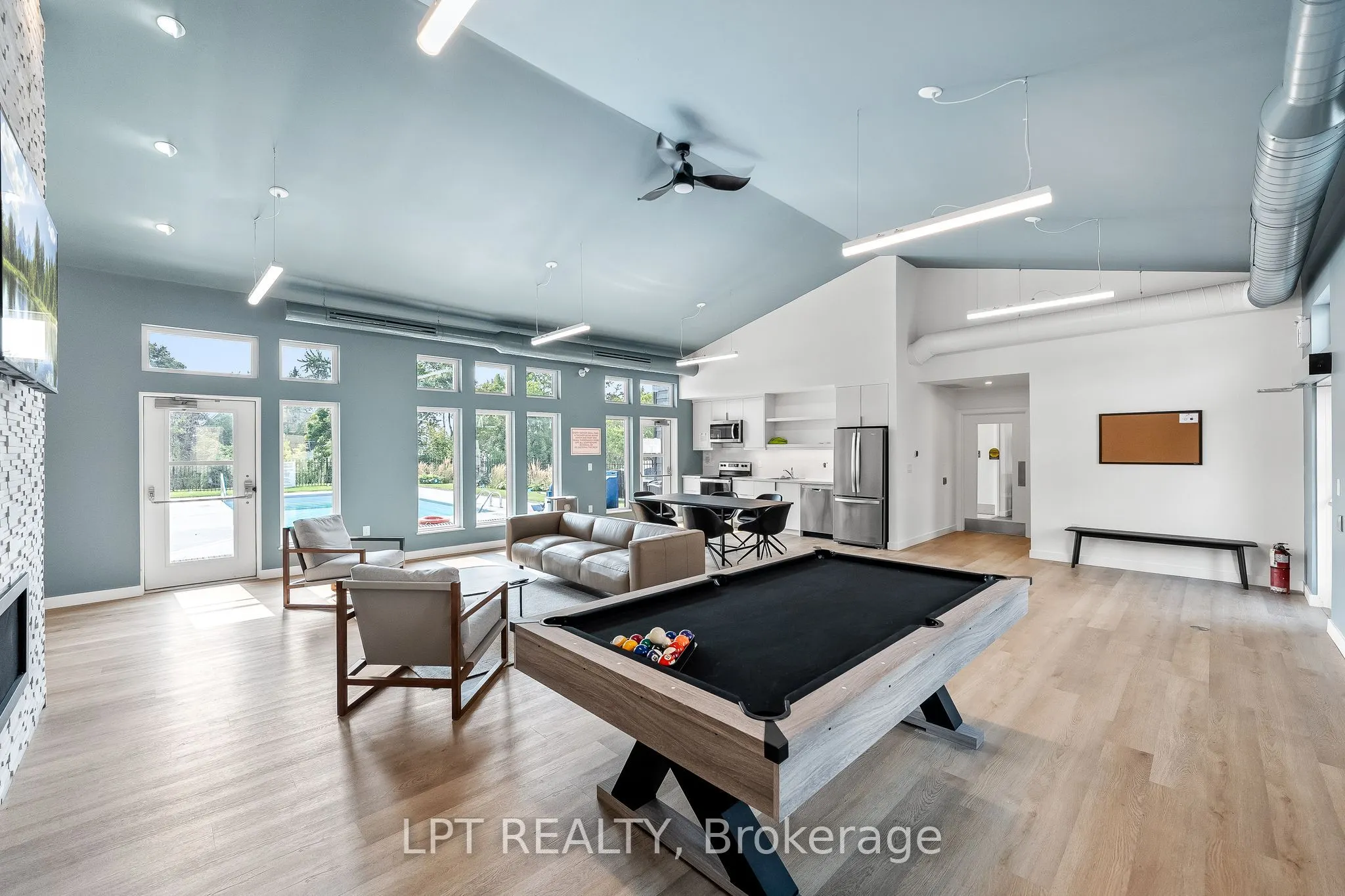 19B West Street N #402