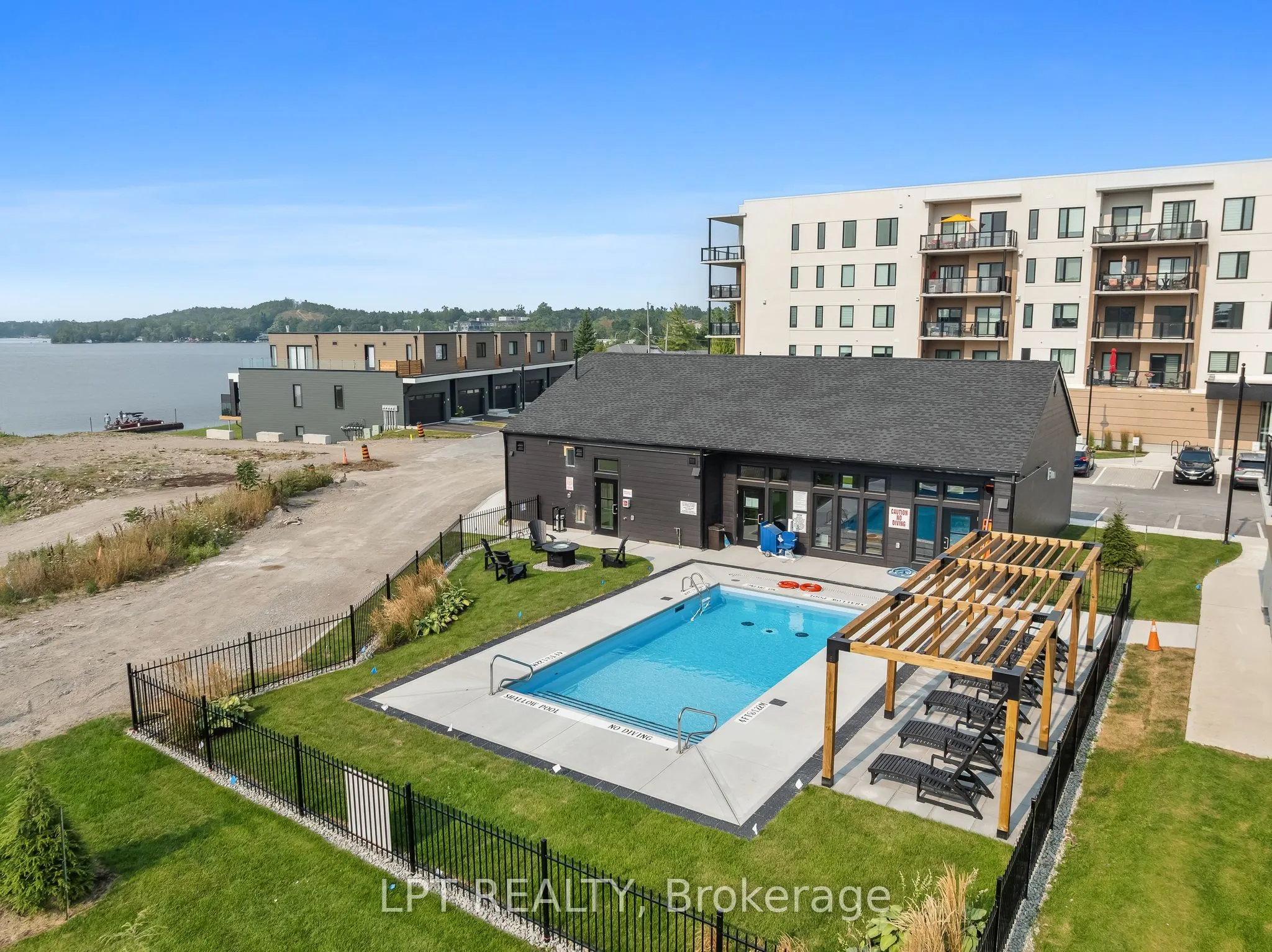 19B West Street N #402