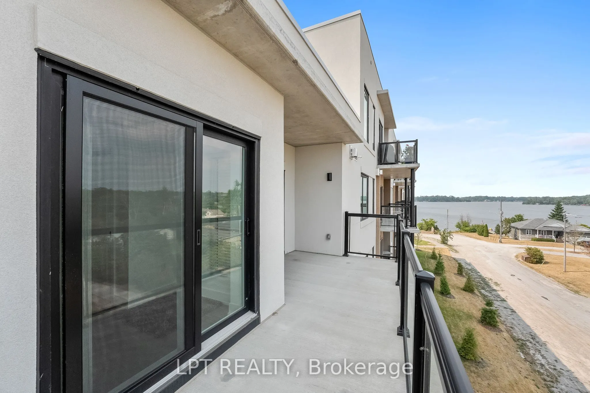 19B West Street N #402