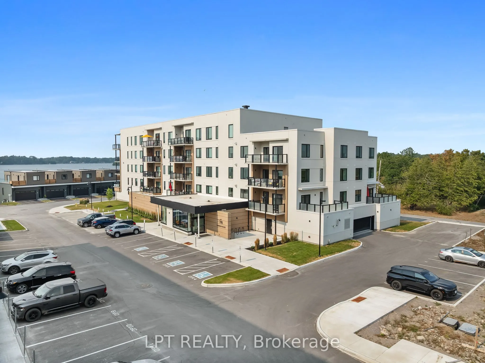 19B West Street N #402