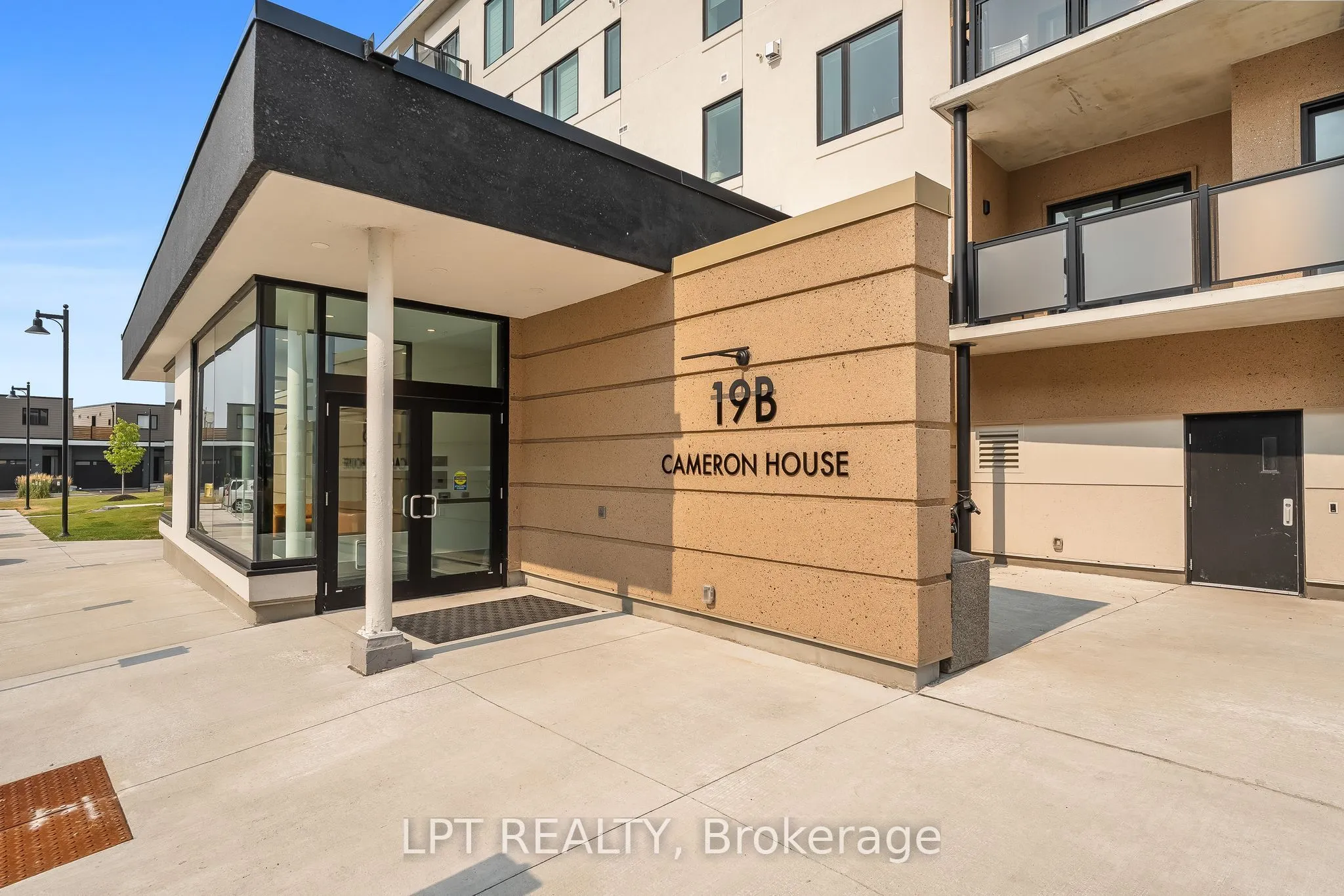 19B West Street N #402