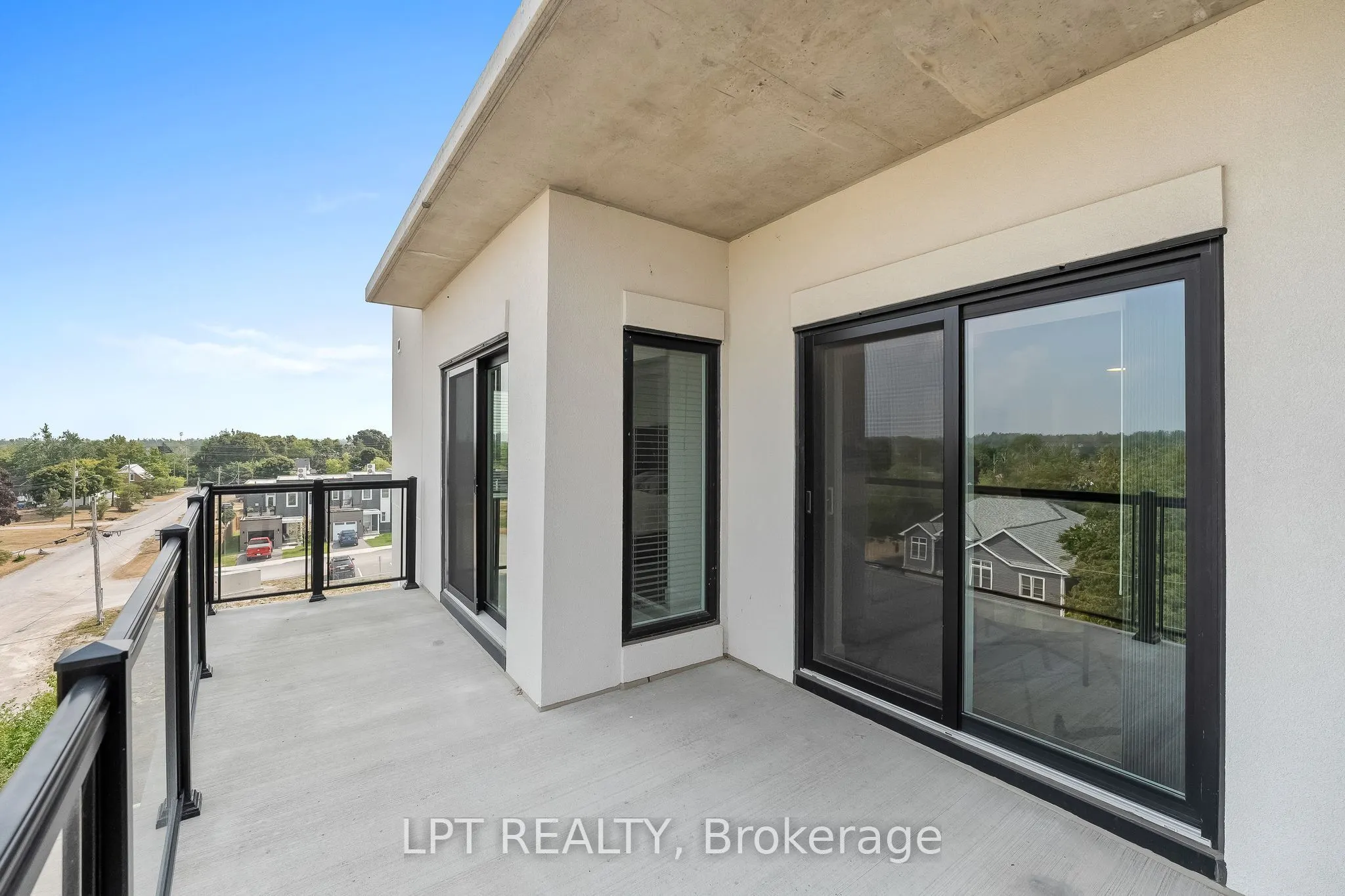 19B West Street N #402