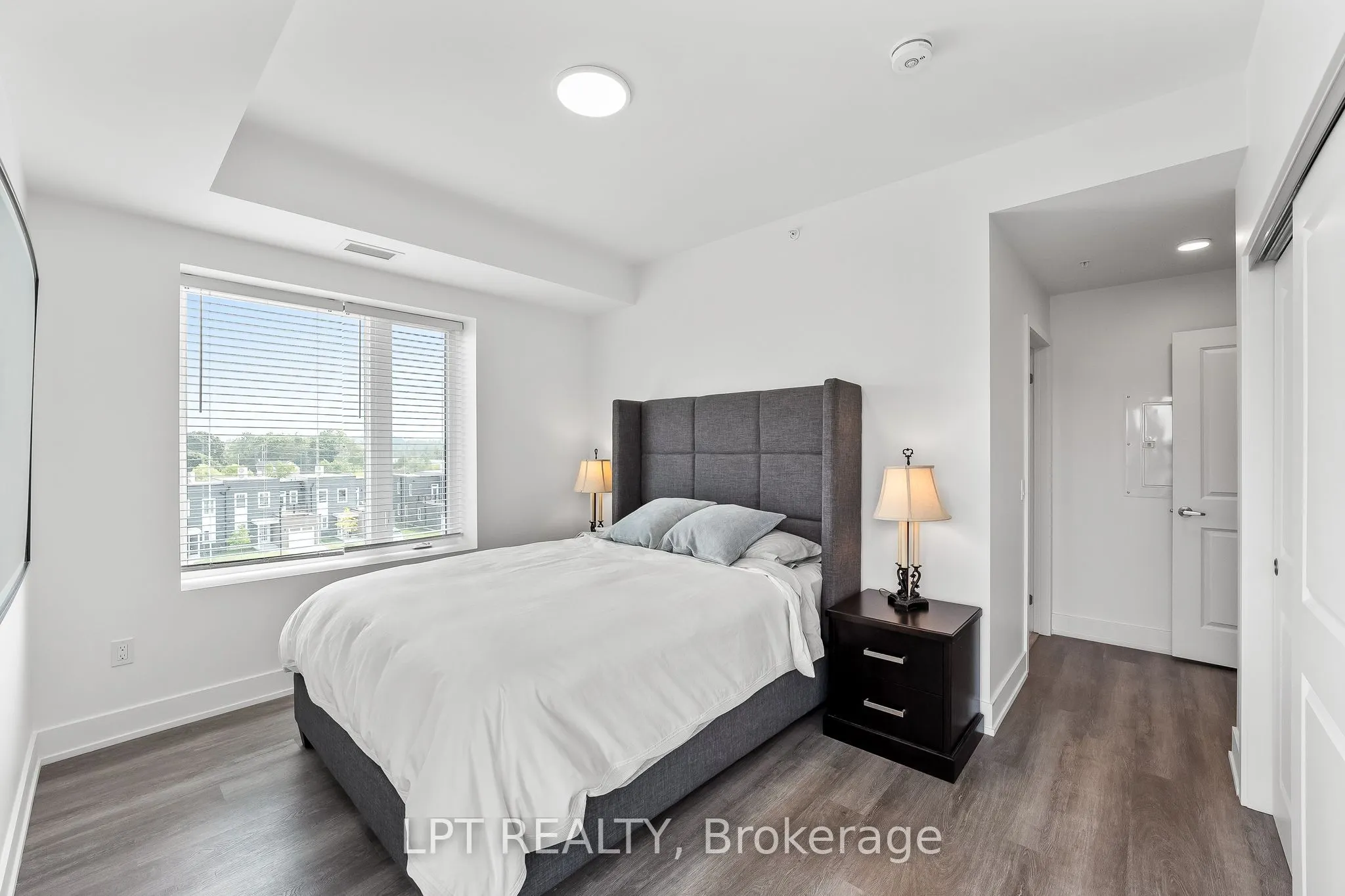 19B West Street N #402