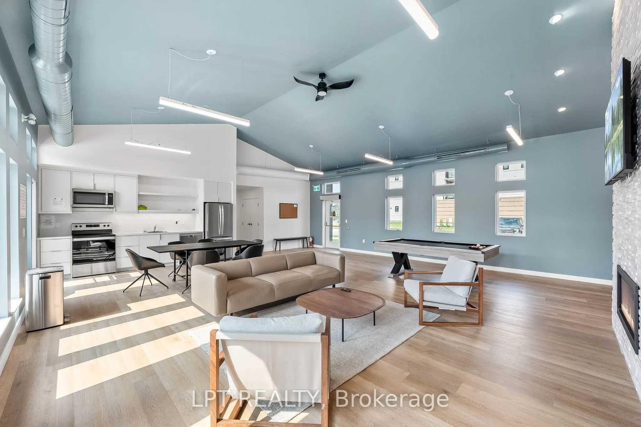 19B West Street N #402
