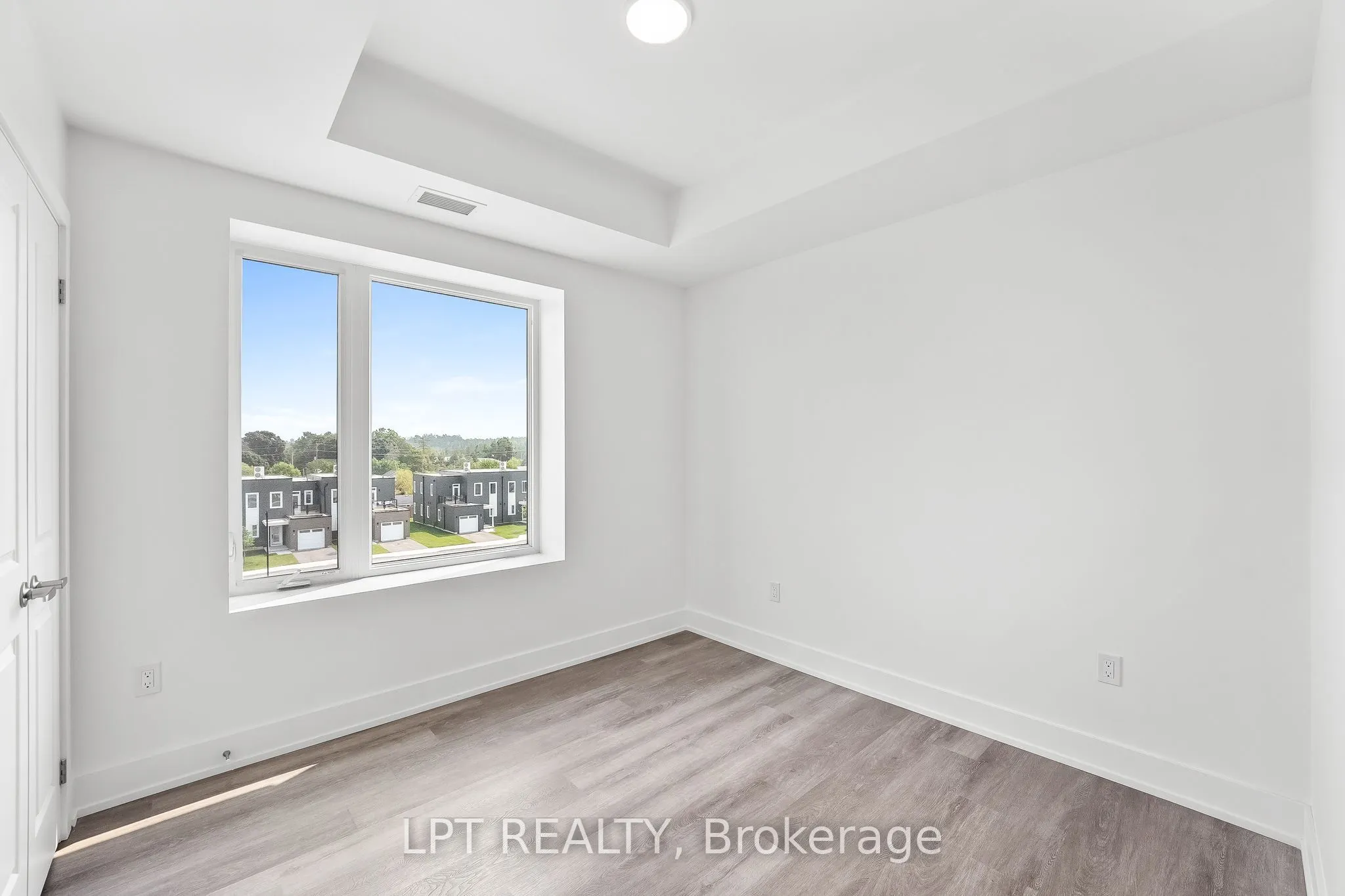 19B West Street N #402