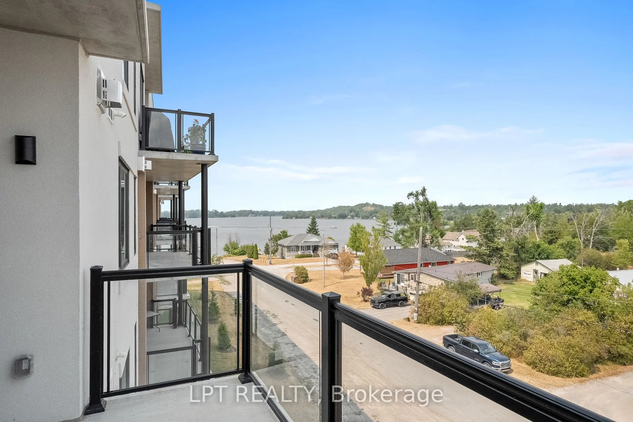 19B West Street N #402
