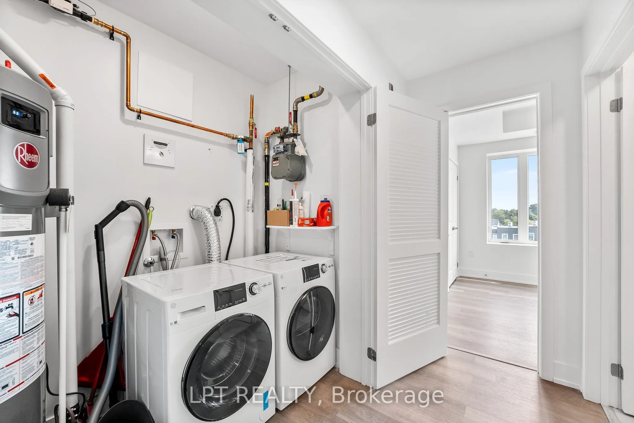 19B West Street N #402