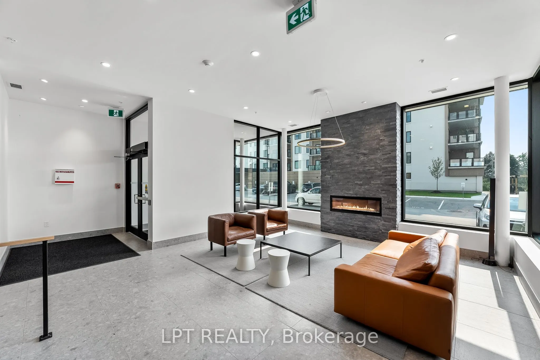 19B West Street N #402