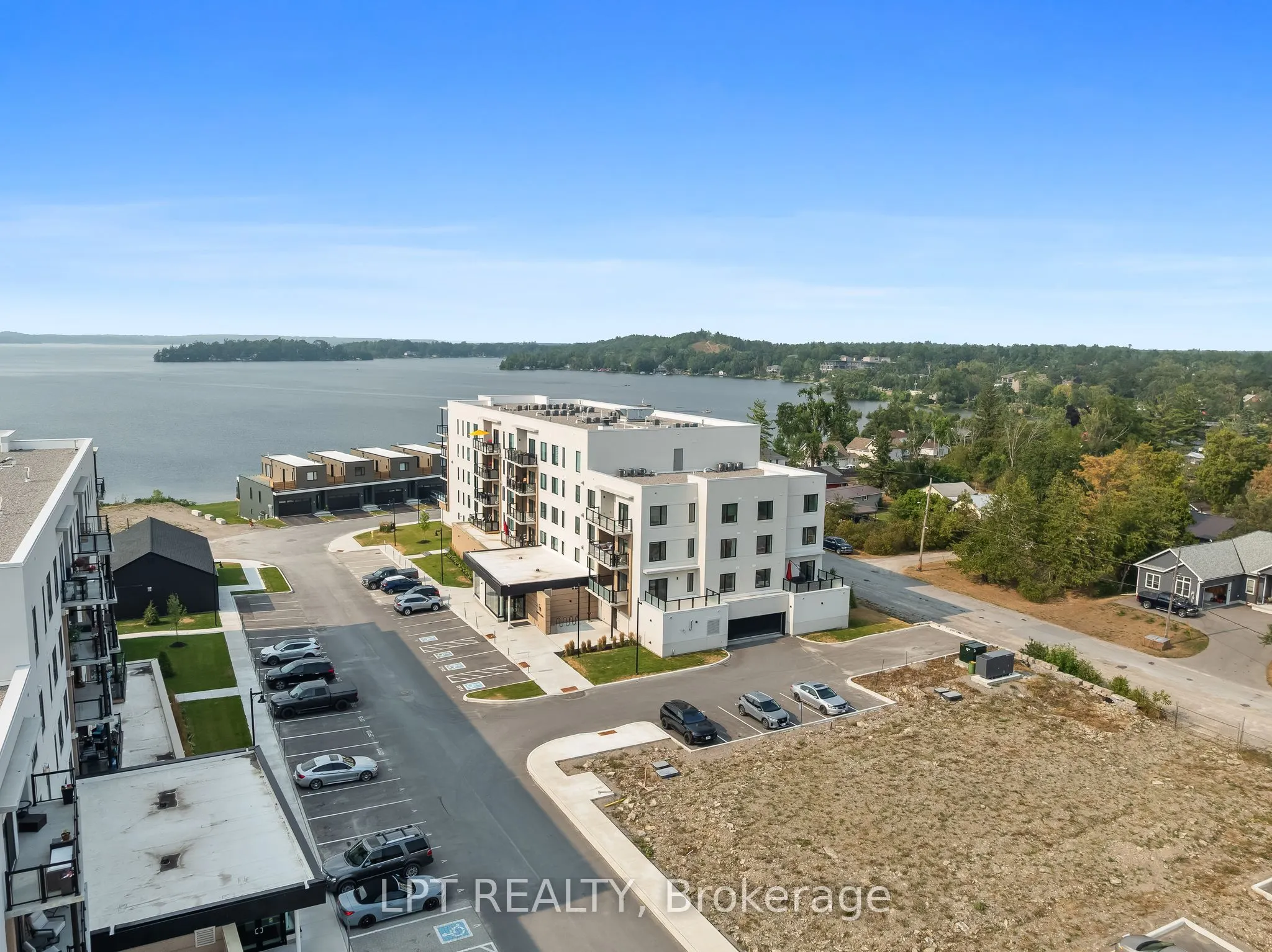 19B West Street N #402