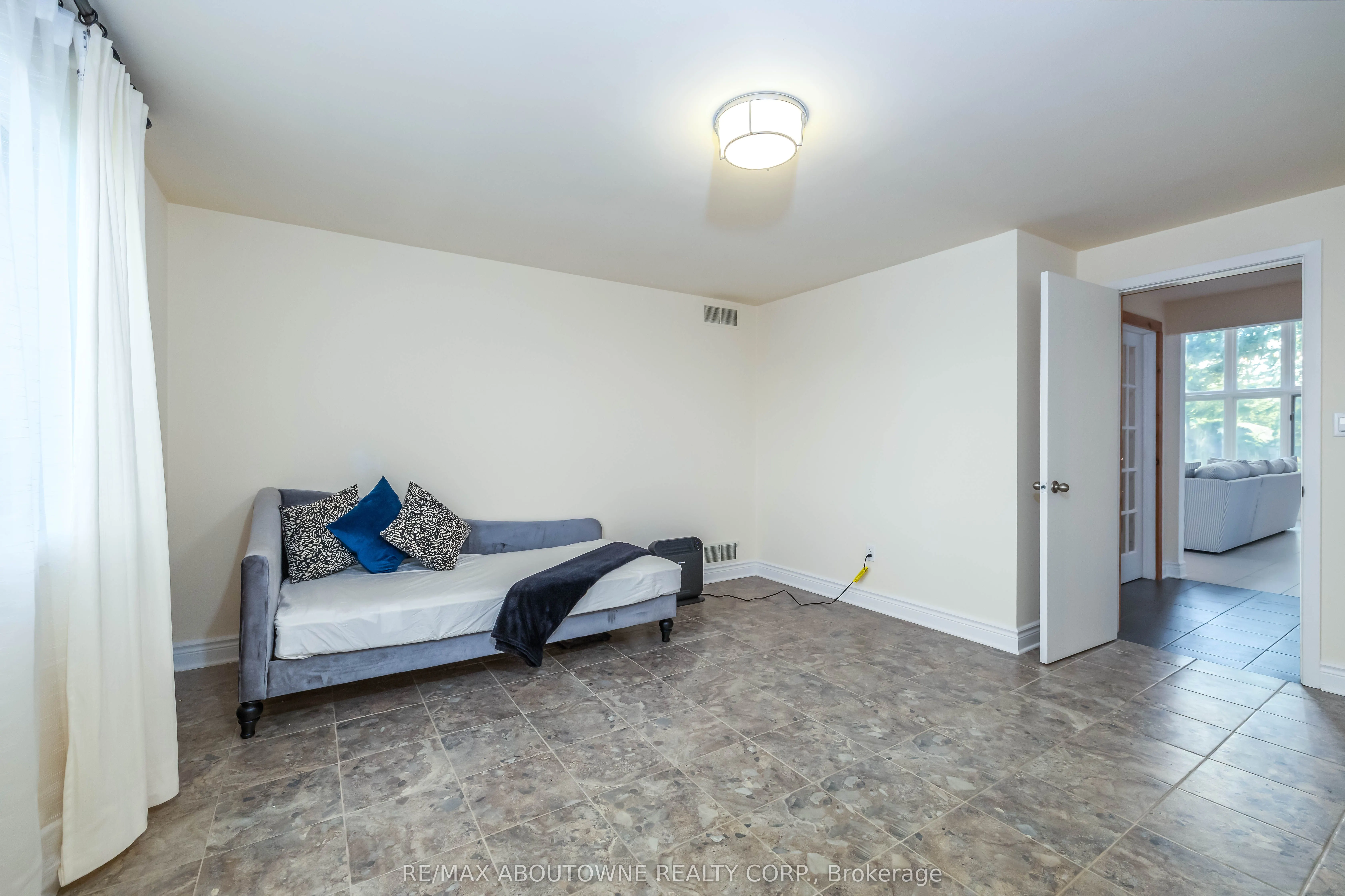 3276 Governors Road