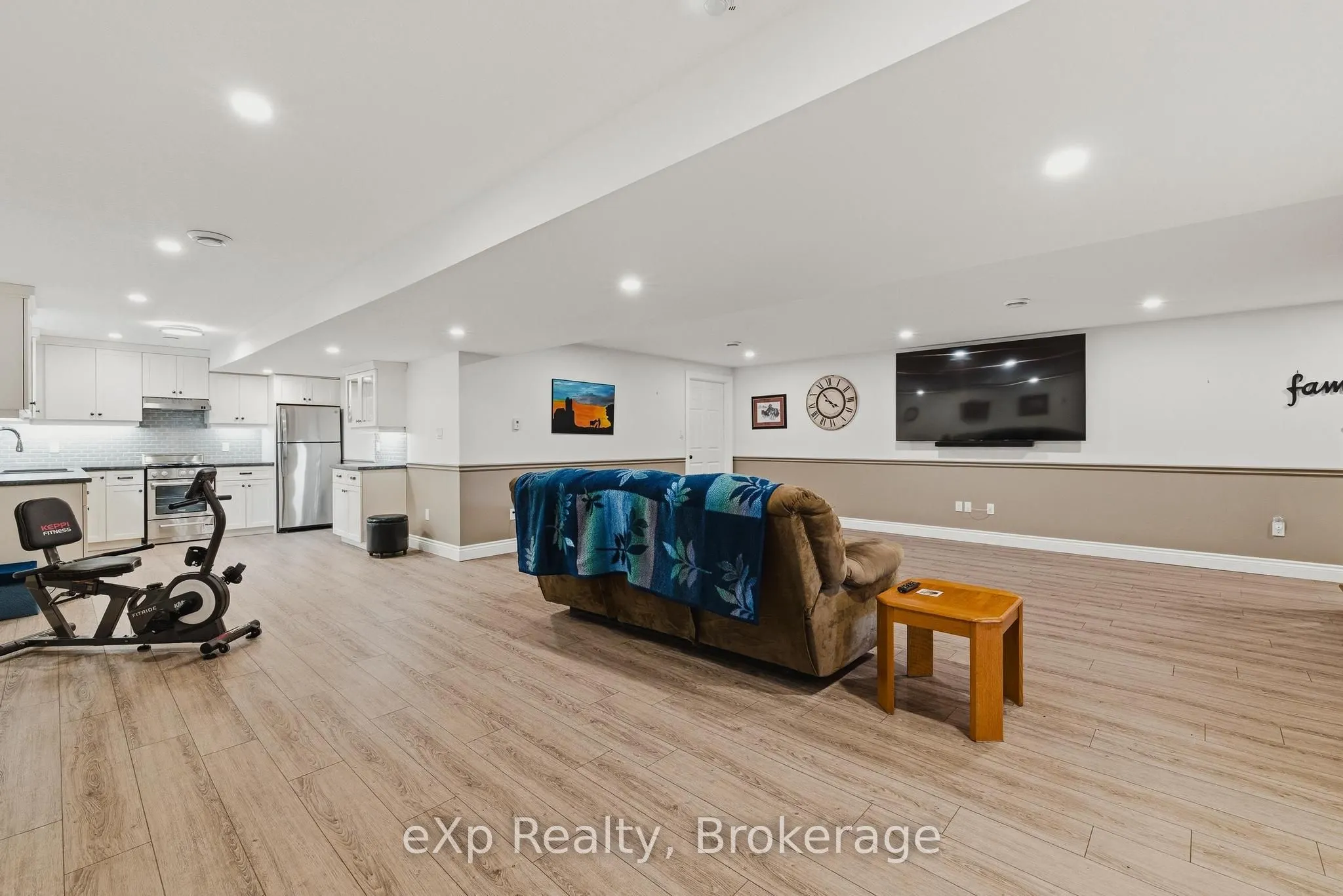 100 Harris Crescent