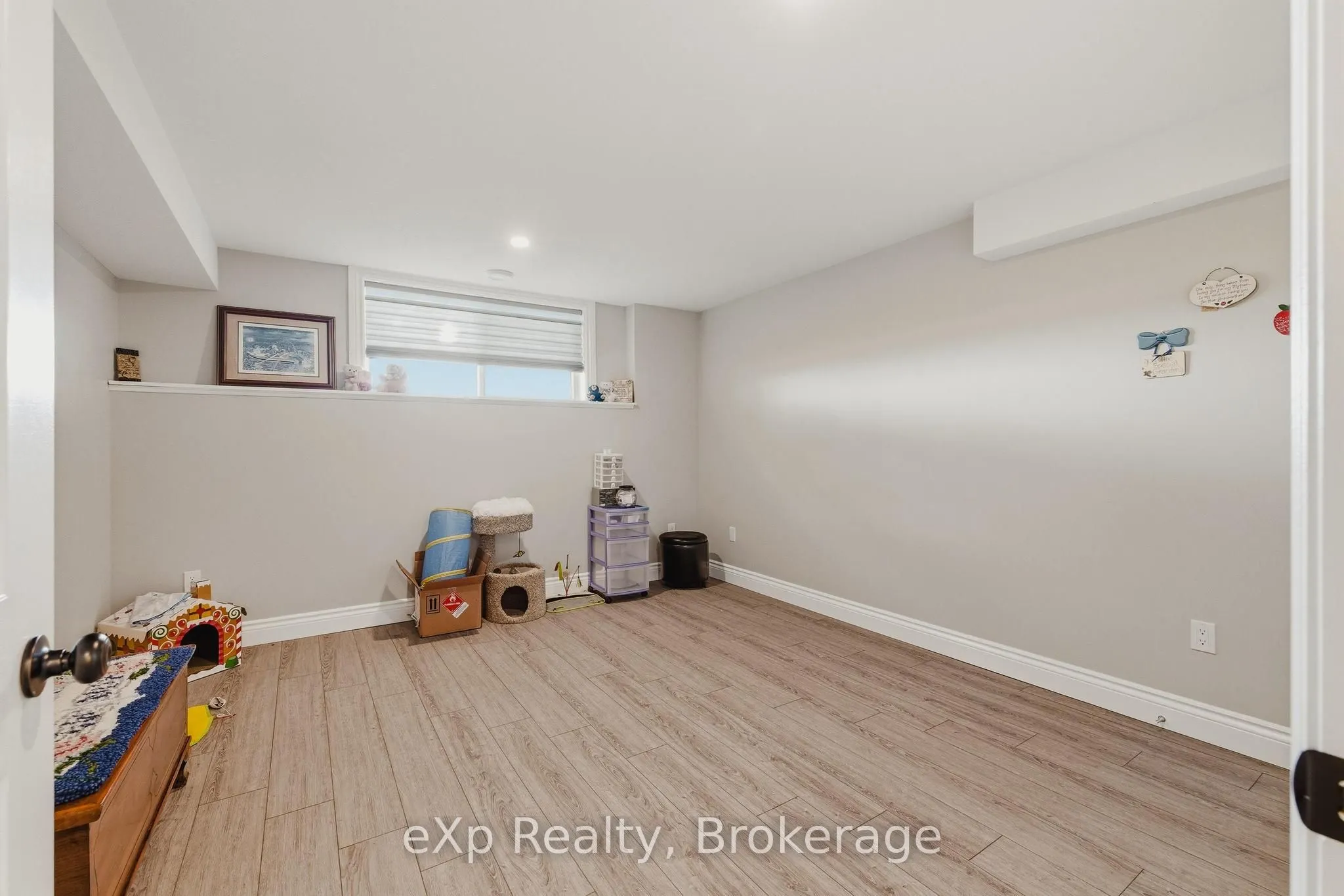 100 Harris Crescent