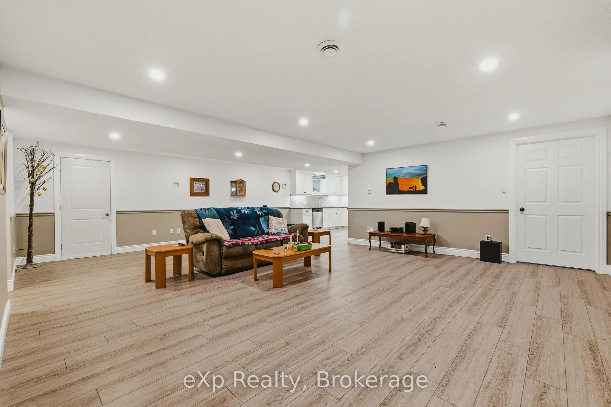 100 Harris Crescent