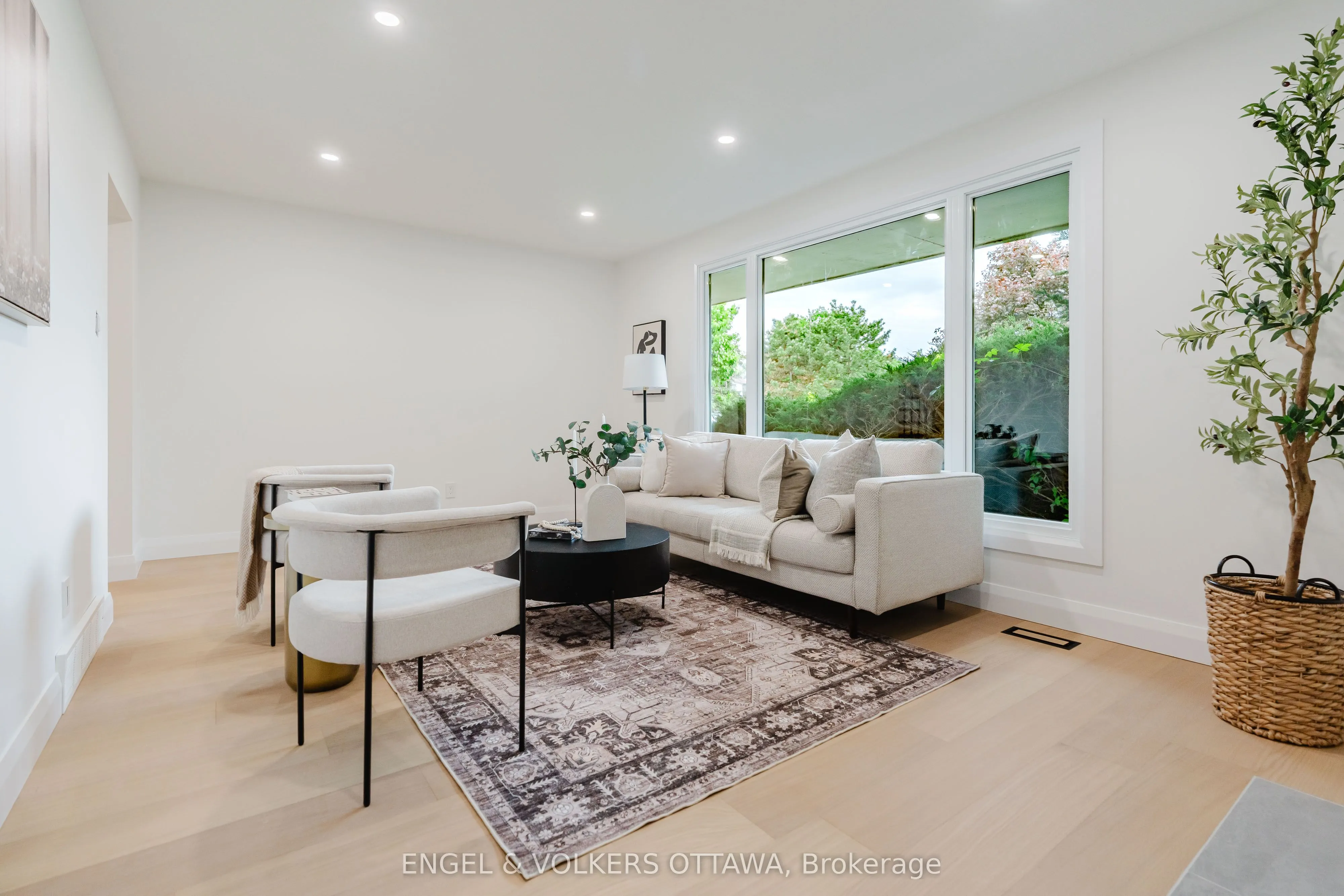 825 De Salaberry Street