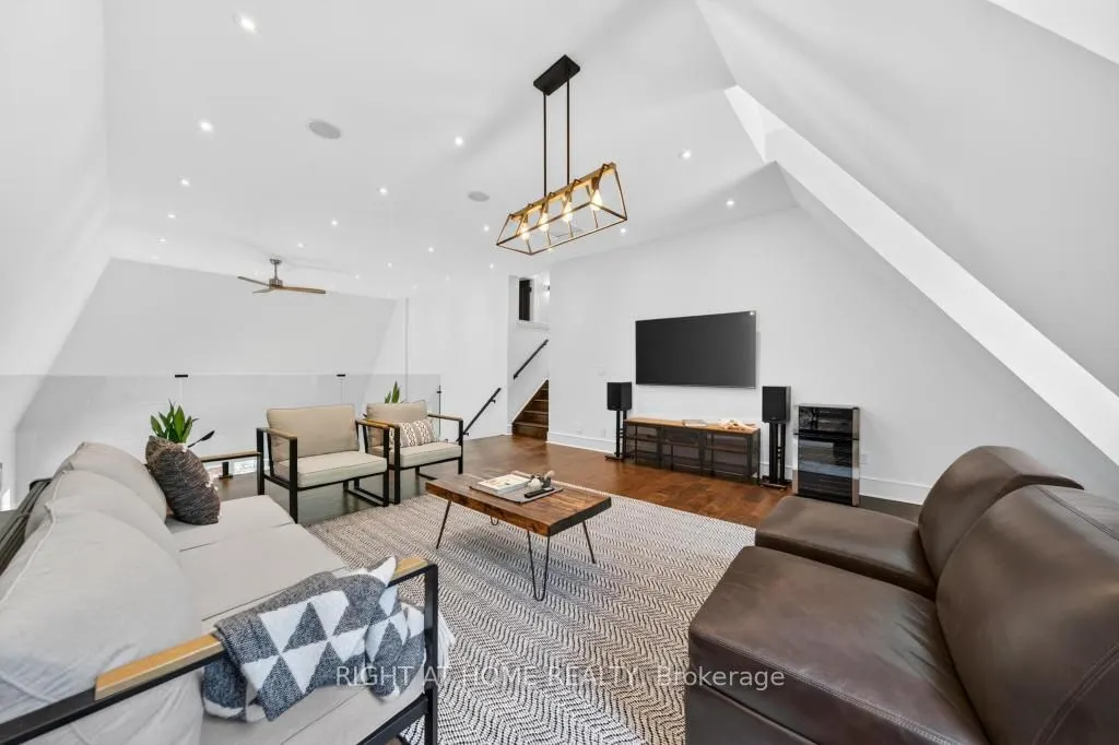 64 Ravina Crescent