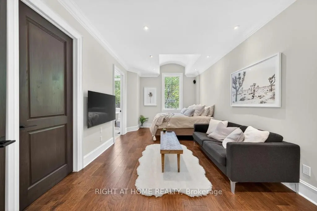 64 Ravina Crescent